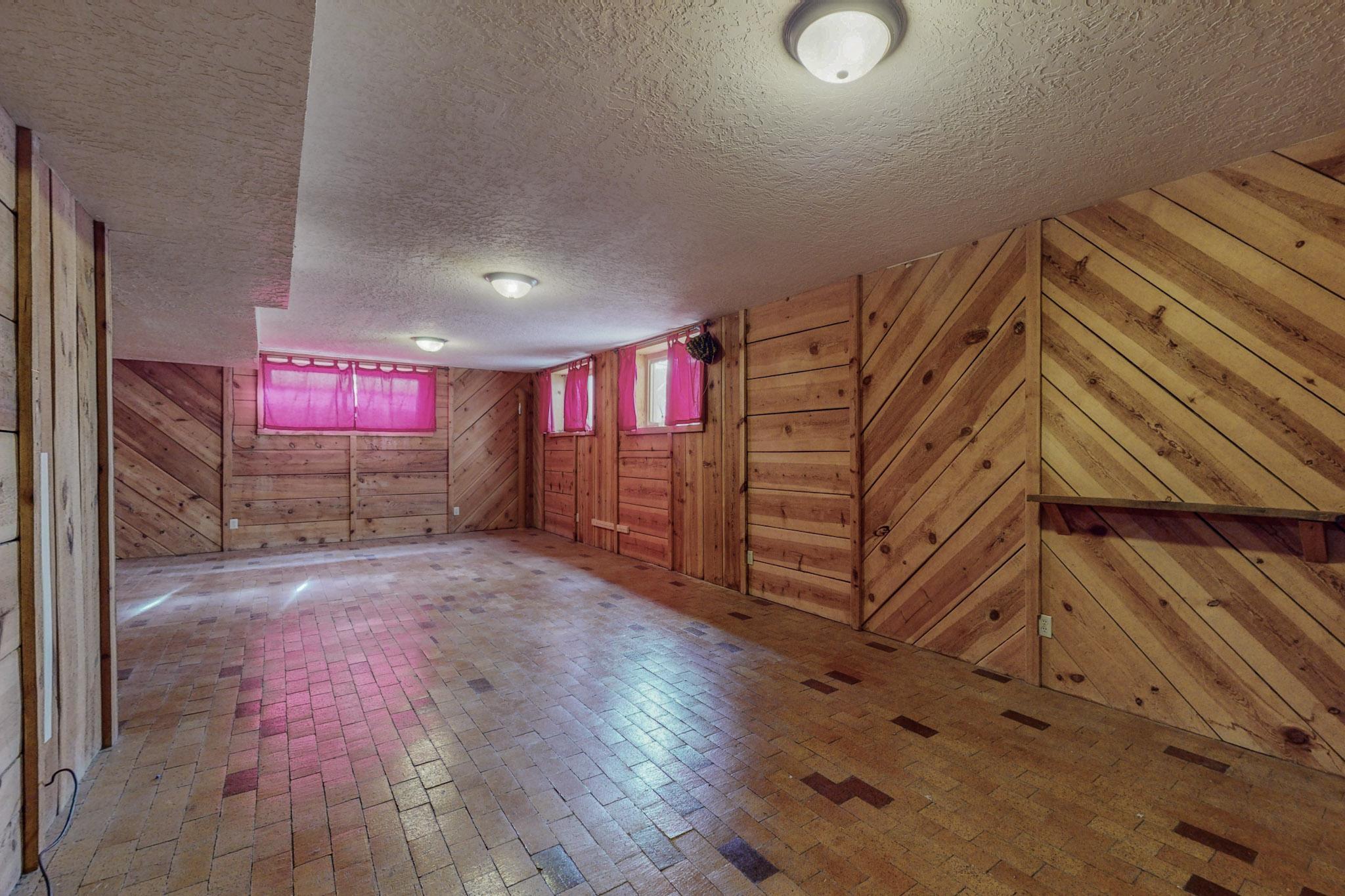 9412 Avenida De La Luna NE