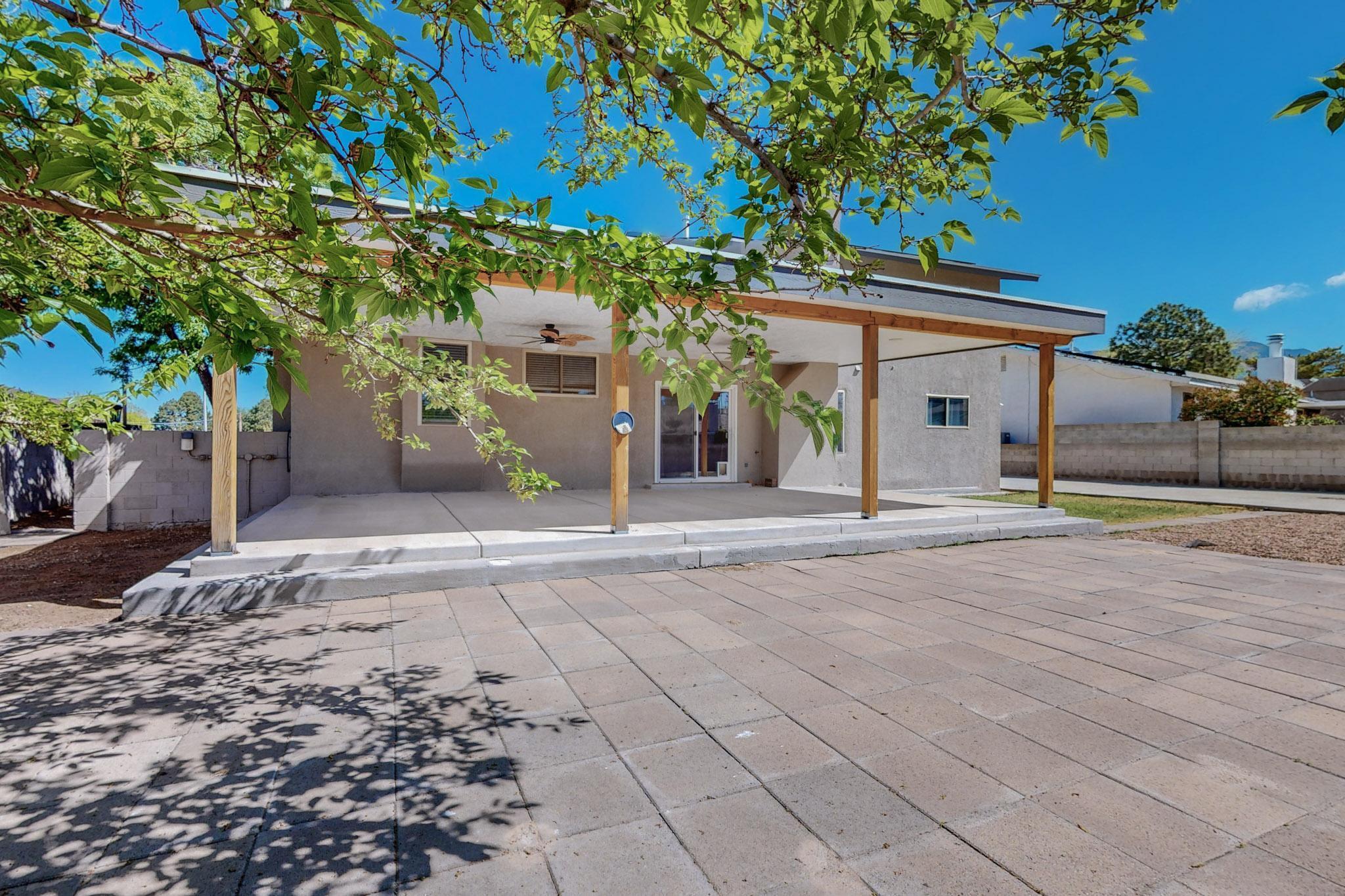 9412 Avenida De La Luna NE