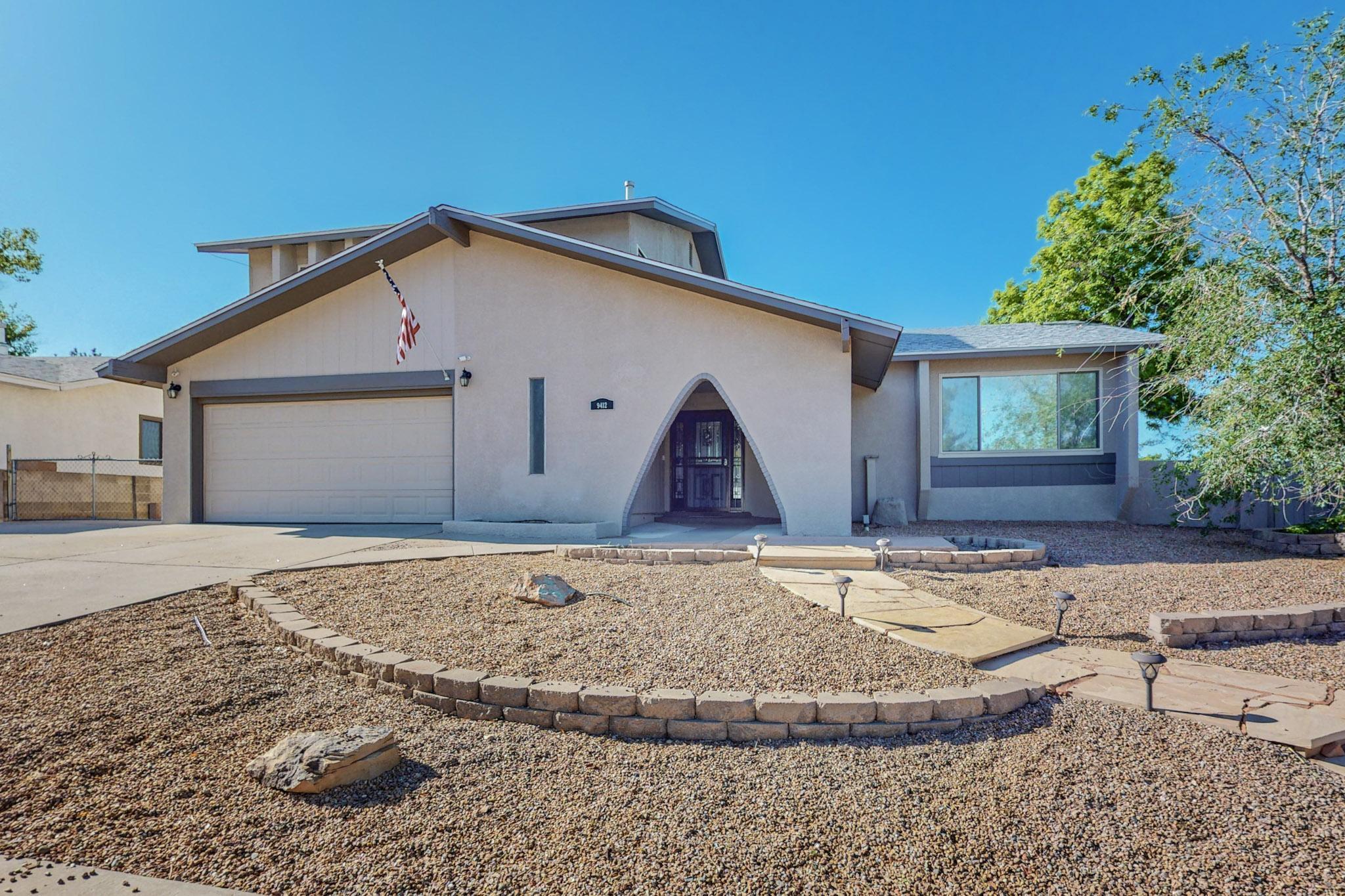 9412 Avenida De La Luna NE