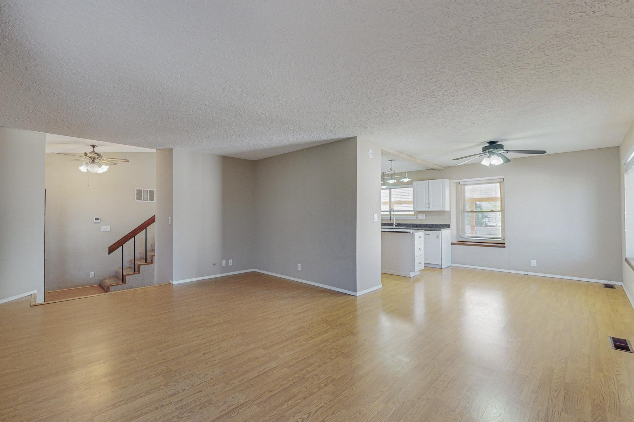 9412 Avenida De La Luna NE