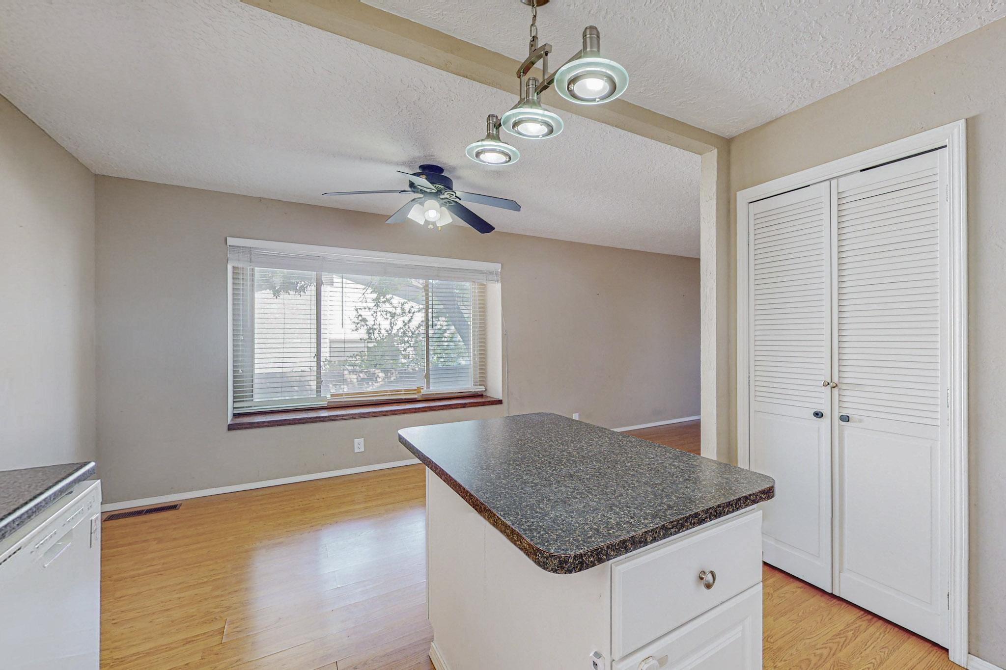 9412 Avenida De La Luna NE