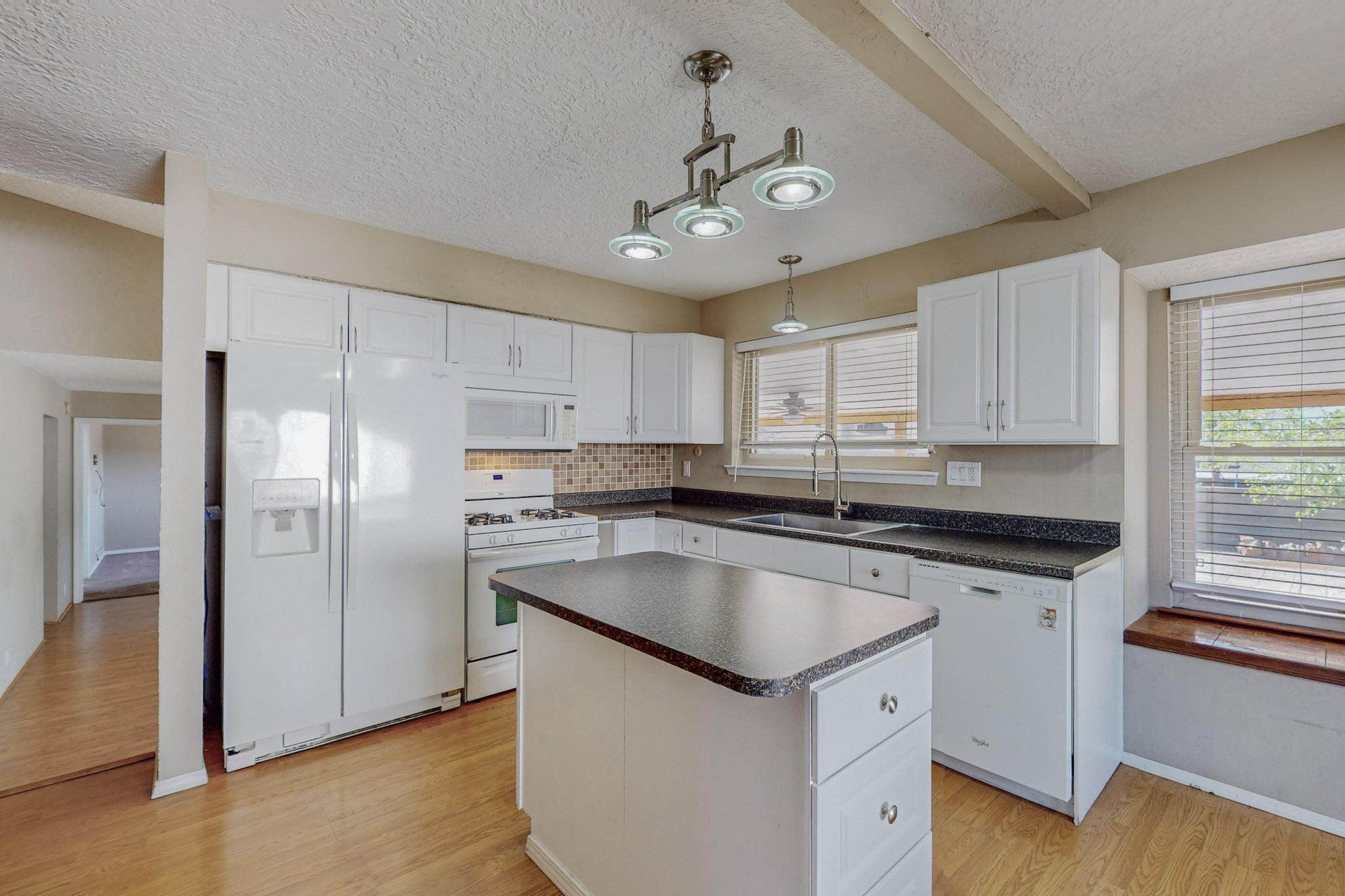 9412 Avenida De La Luna NE