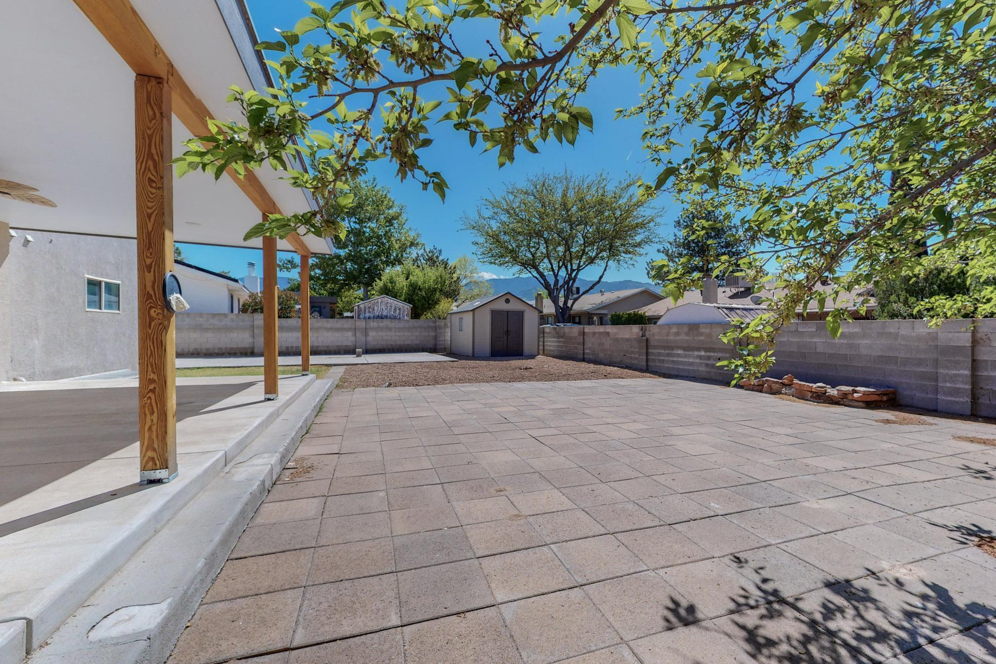 9412 Avenida De La Luna NE