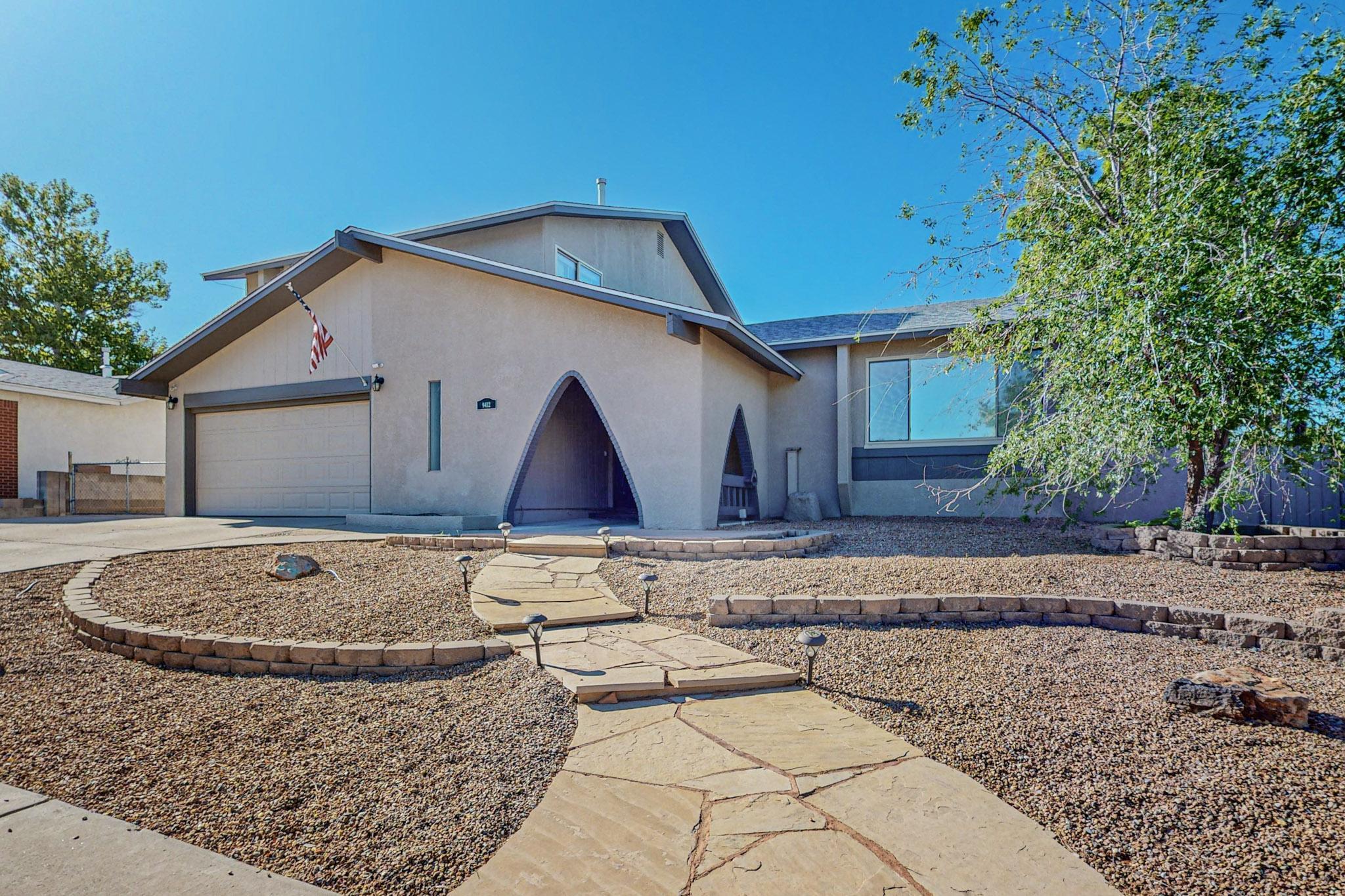 9412 Avenida De La Luna NE