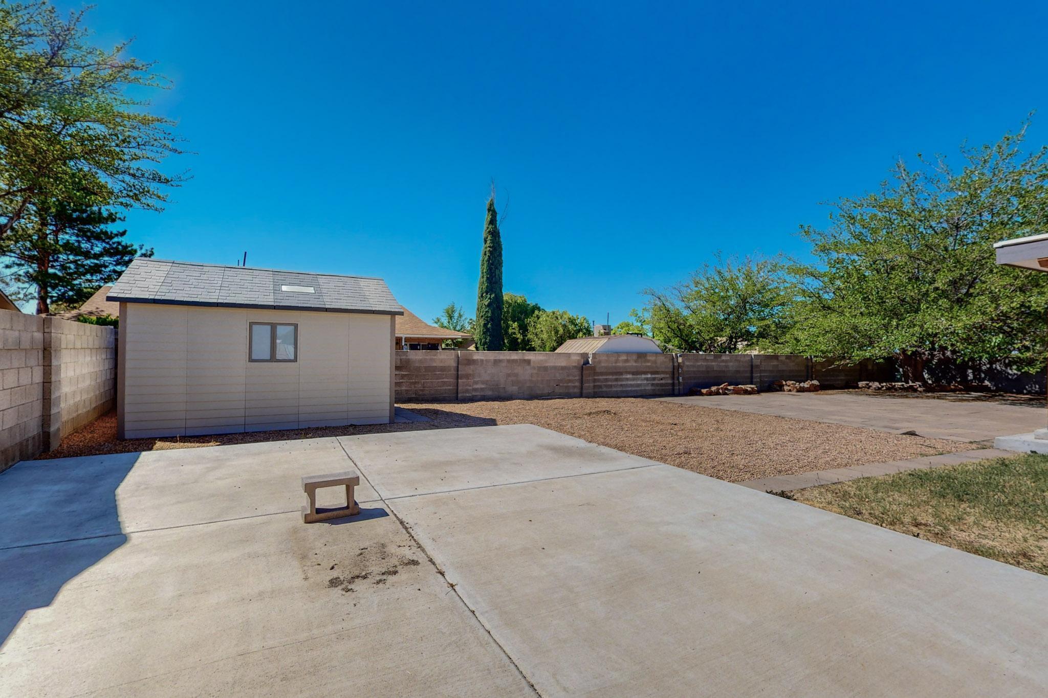 9412 Avenida De La Luna NE