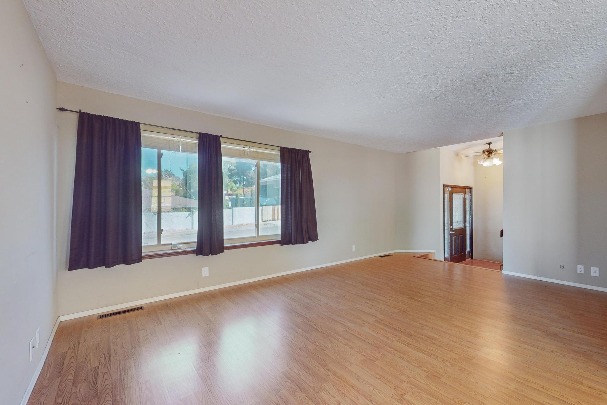 9412 Avenida De La Luna NE