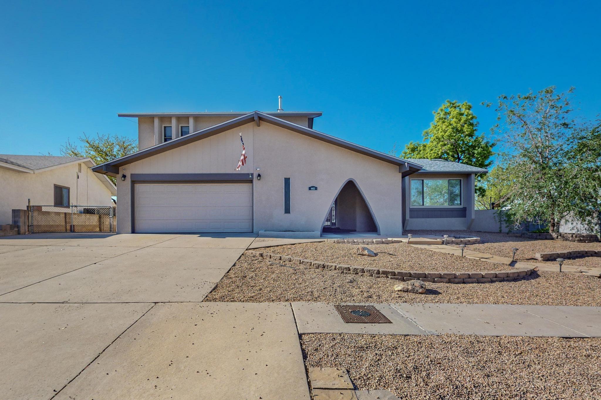 9412 Avenida De La Luna NE