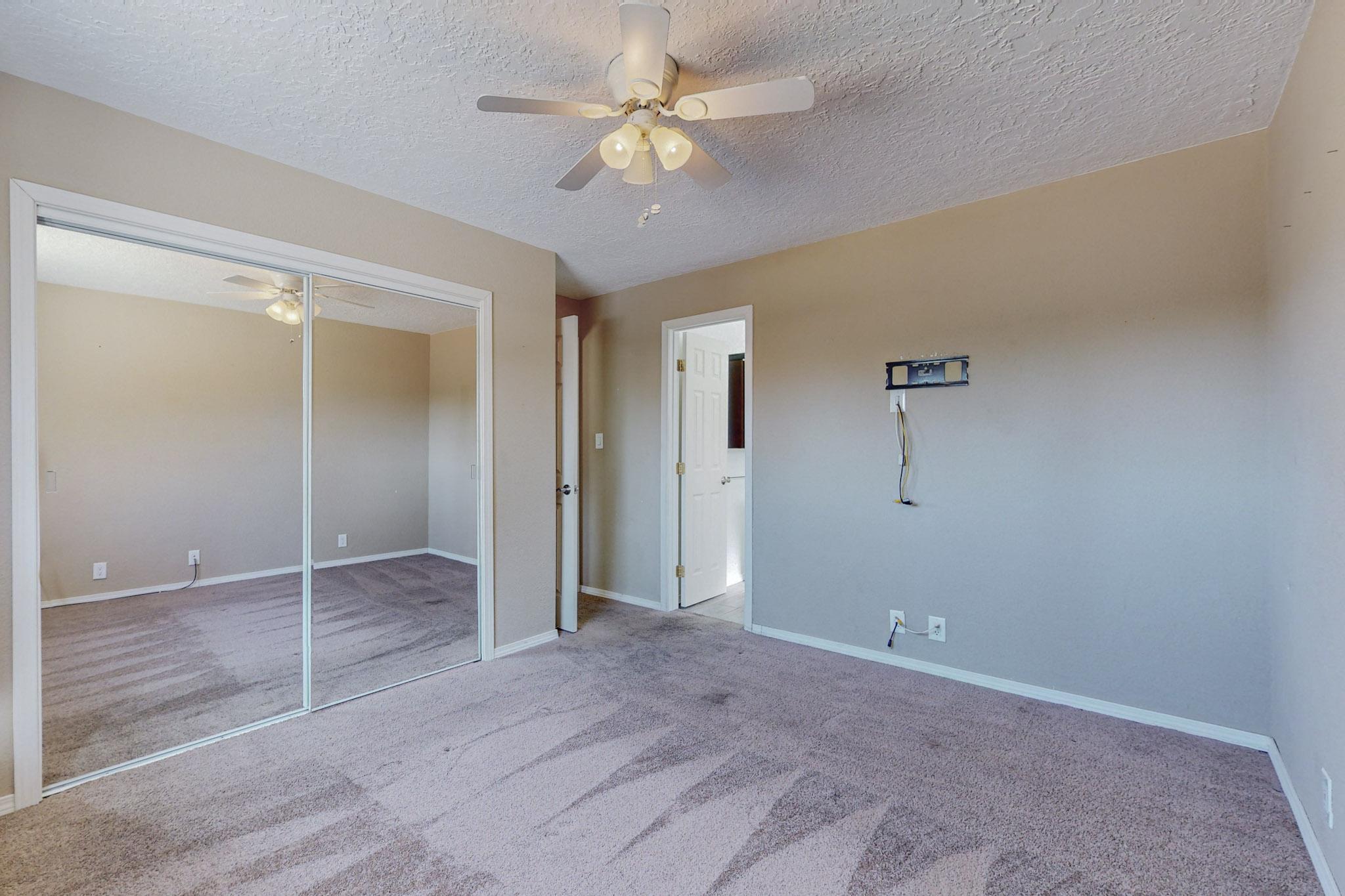 9412 Avenida De La Luna NE