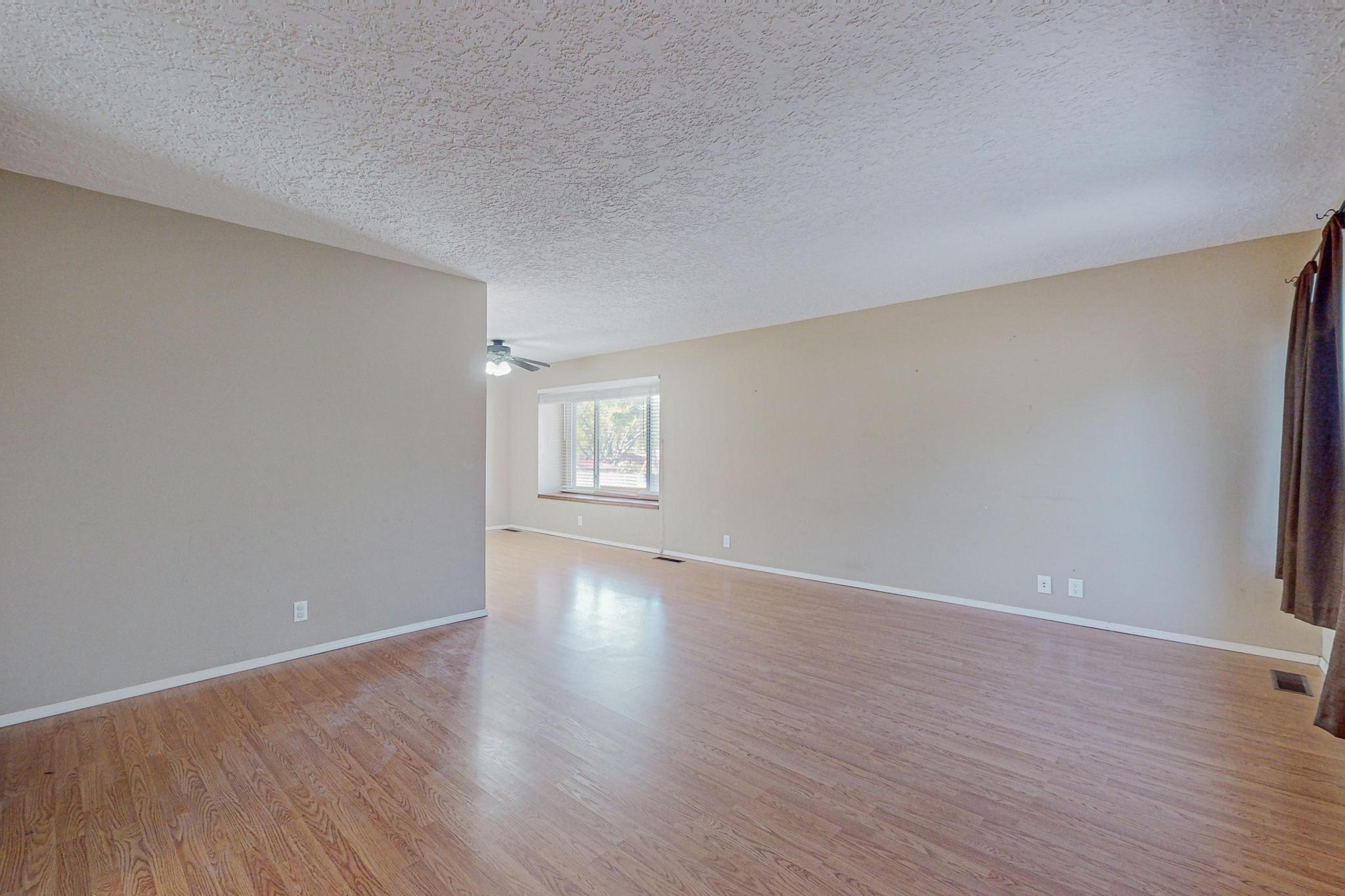 9412 Avenida De La Luna NE