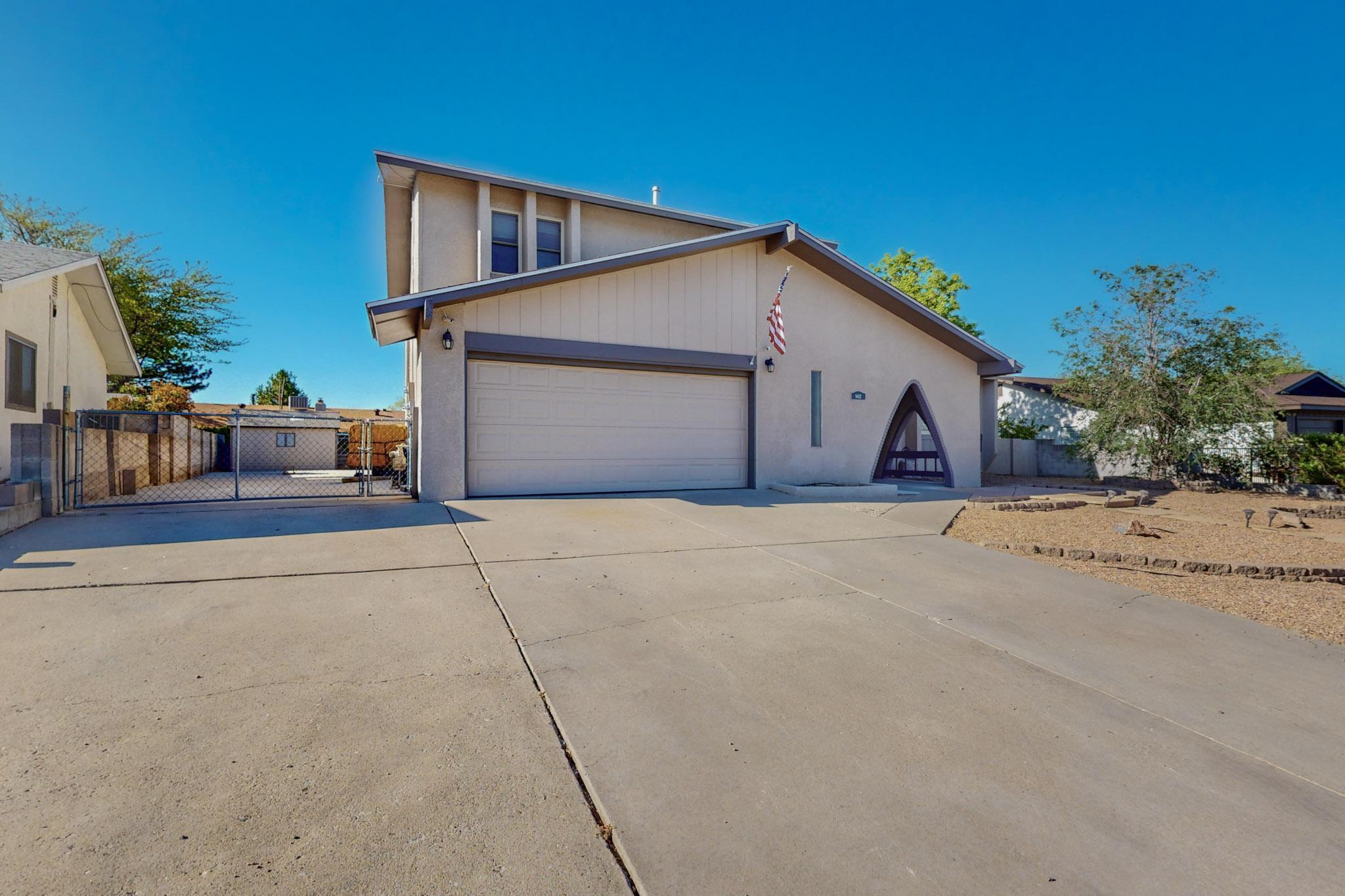 9412 Avenida De La Luna NE