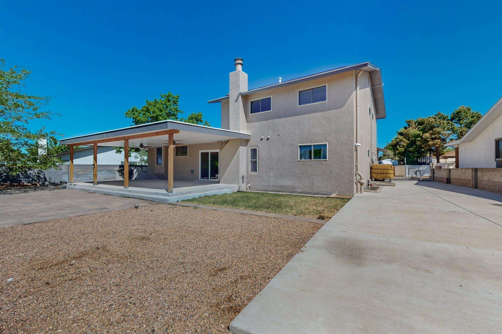 9412 Avenida De La Luna NE