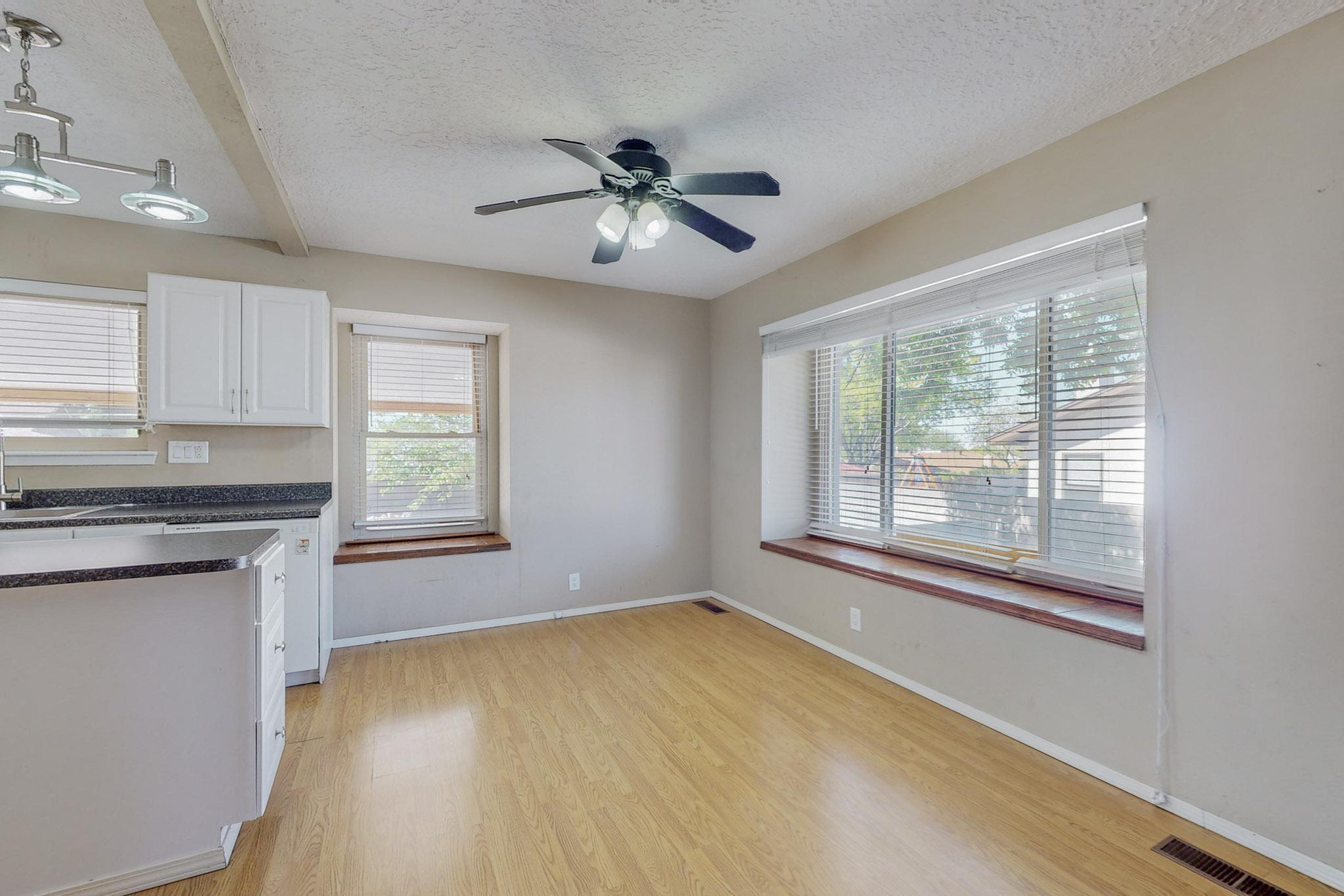 9412 Avenida De La Luna NE