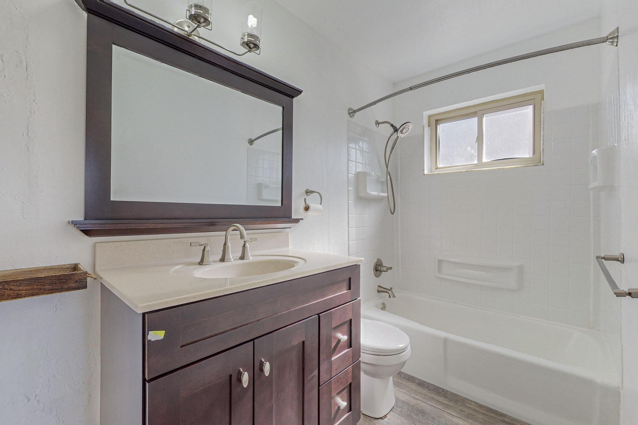 9412 Avenida De La Luna NE