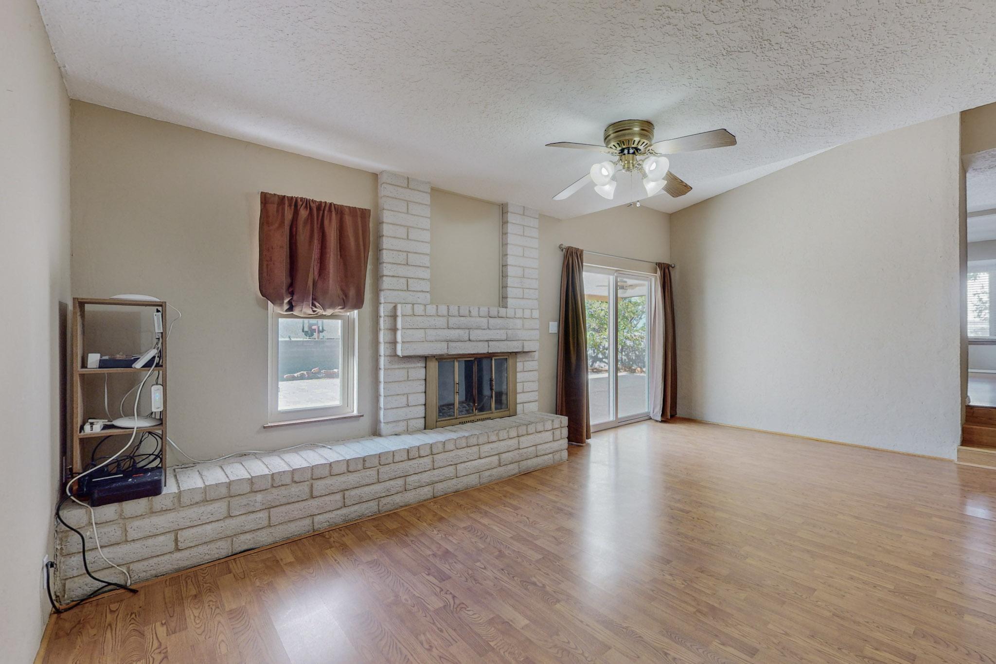 9412 Avenida De La Luna NE