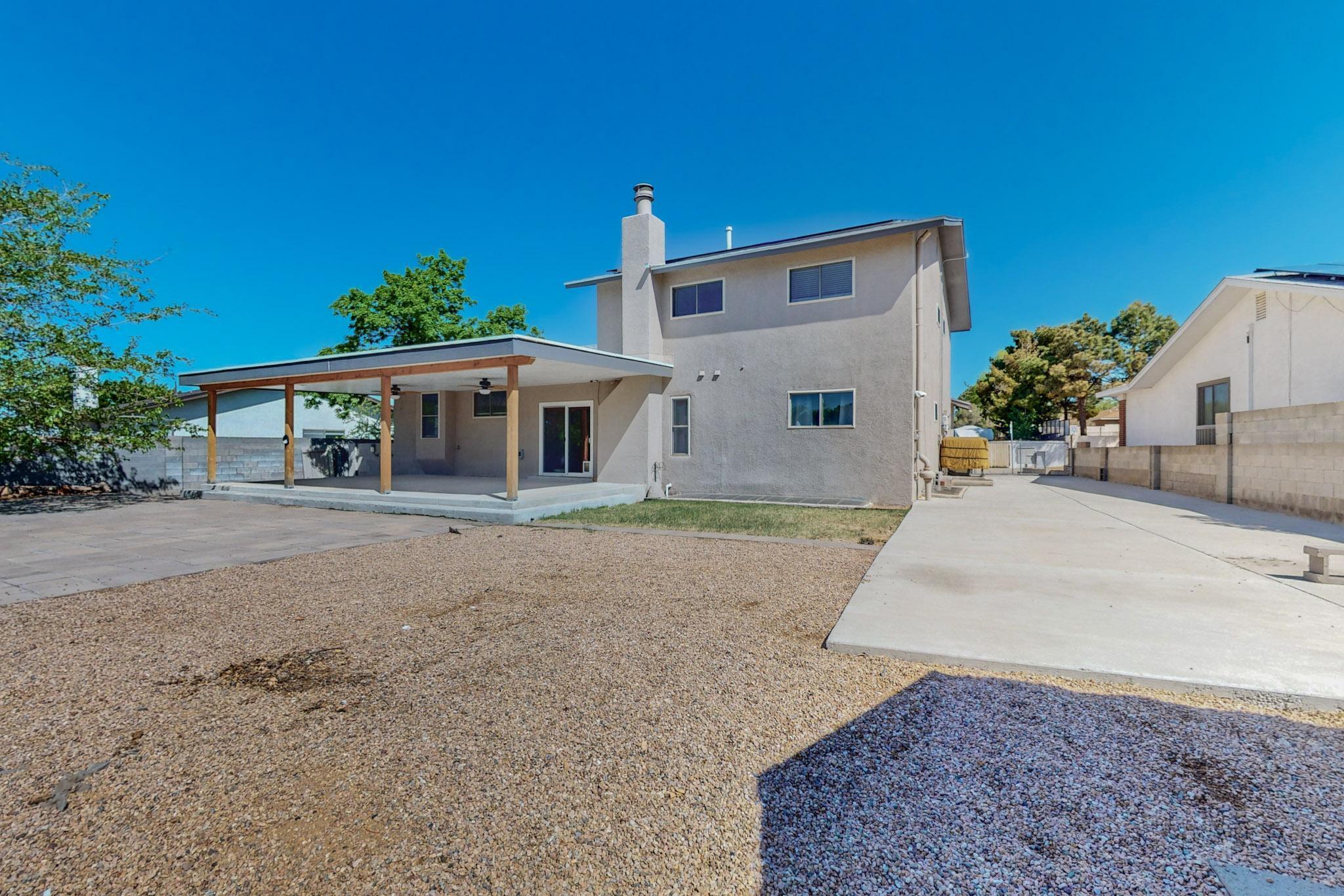 9412 Avenida De La Luna NE