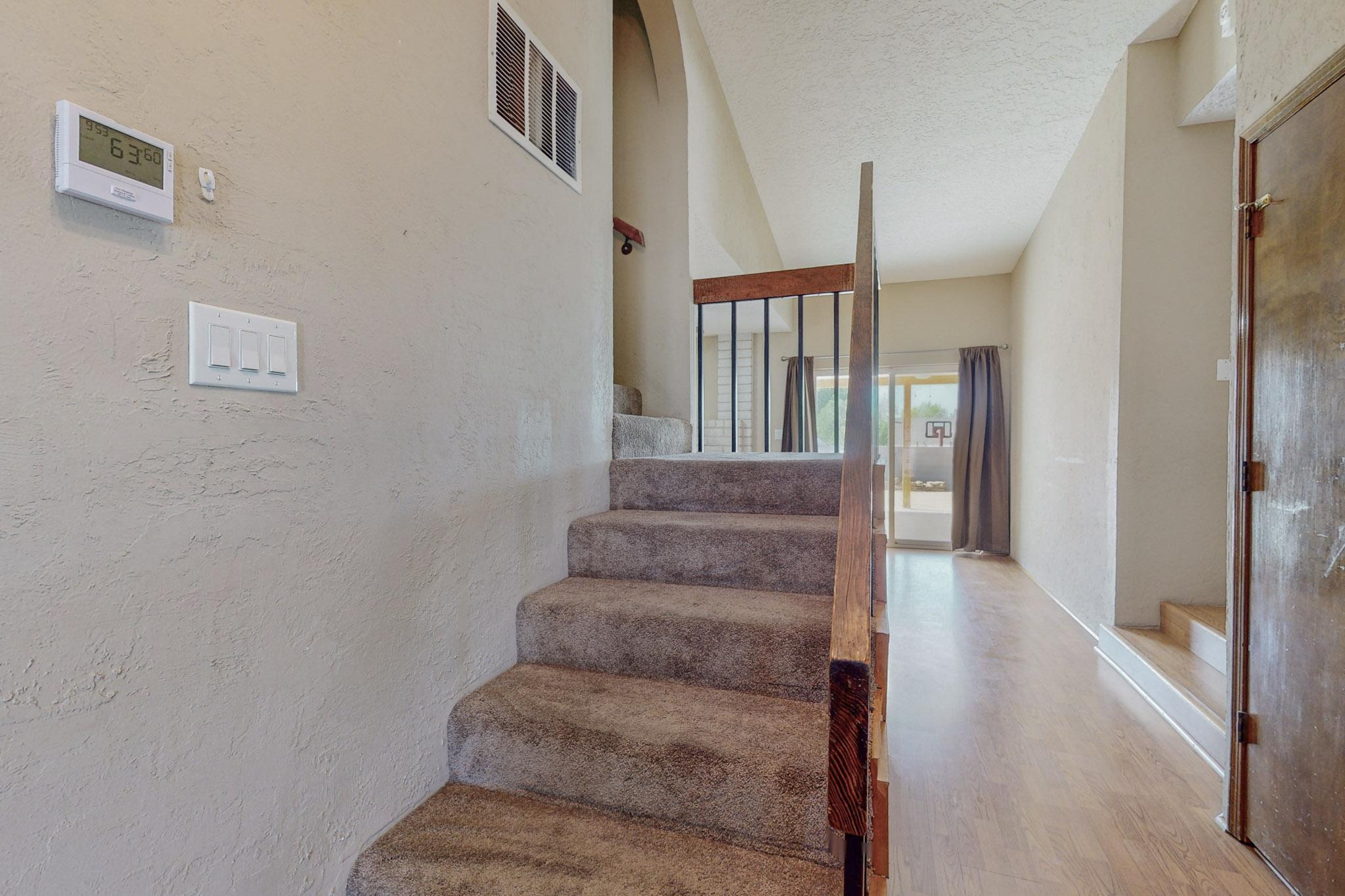 9412 Avenida De La Luna NE