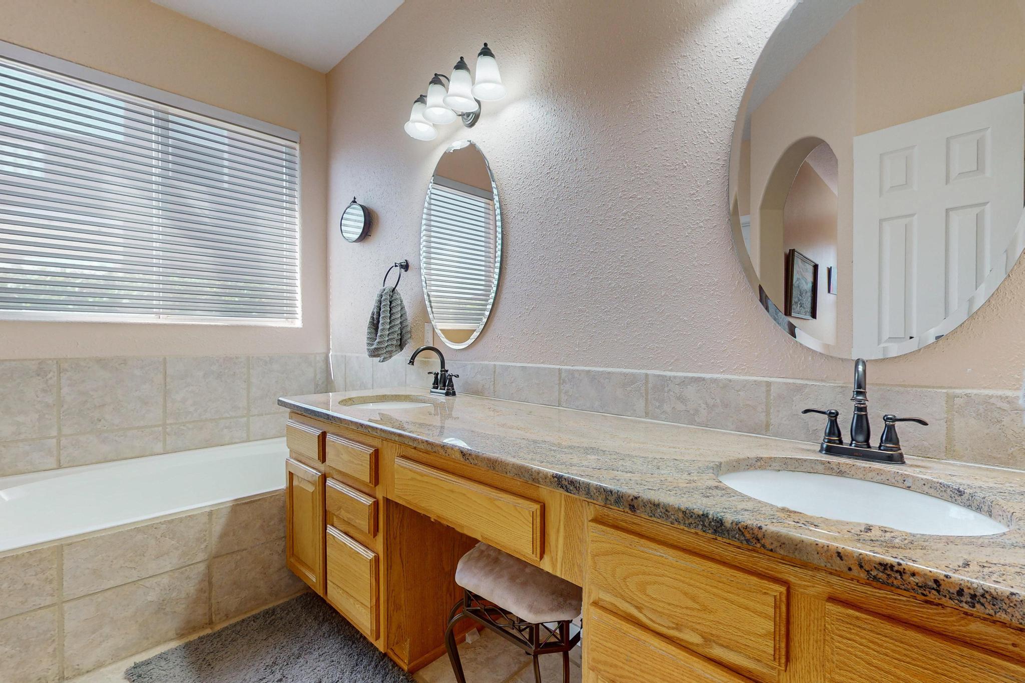 4120 Rancho Gusto NW