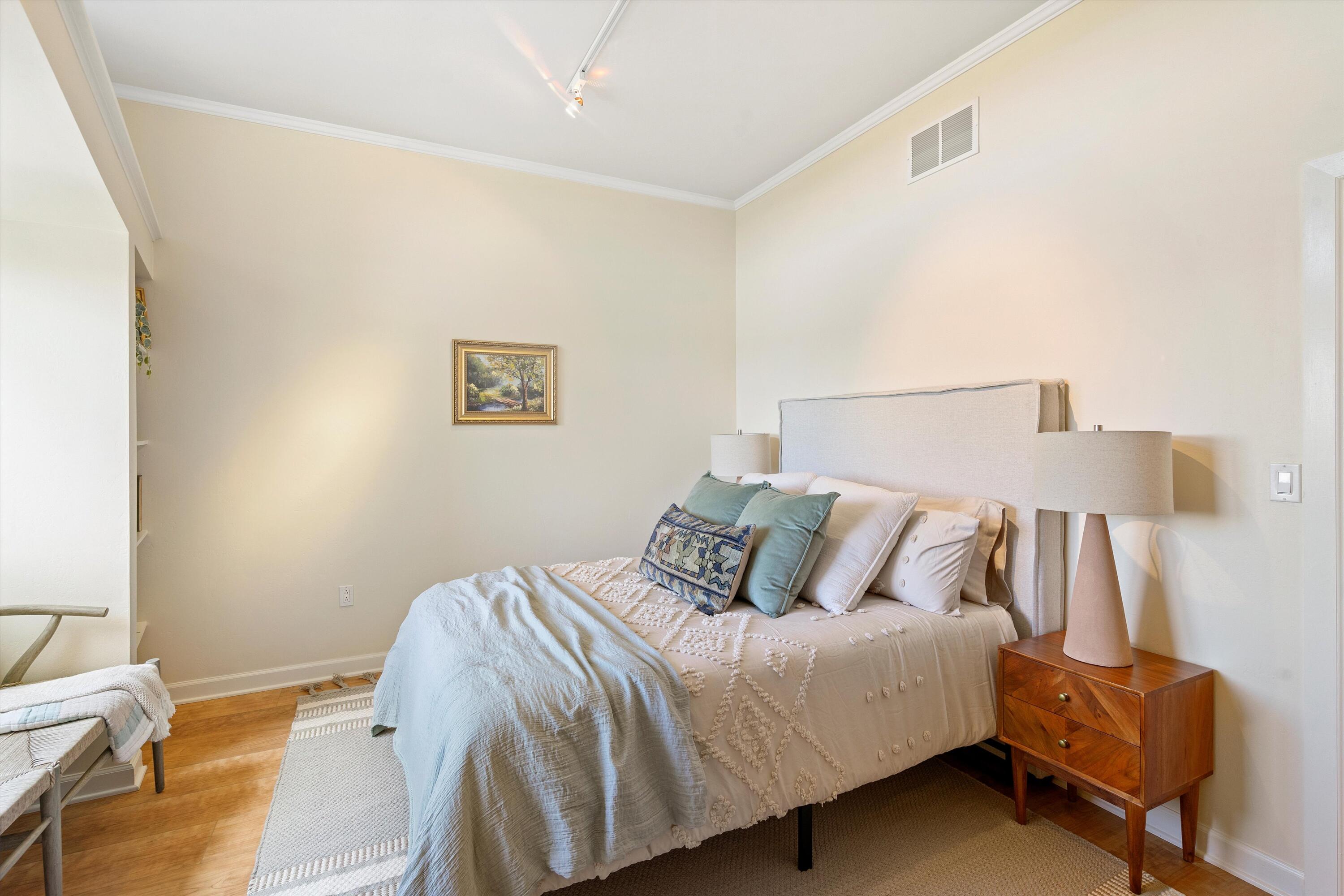 110 Richmond Drive SE 308