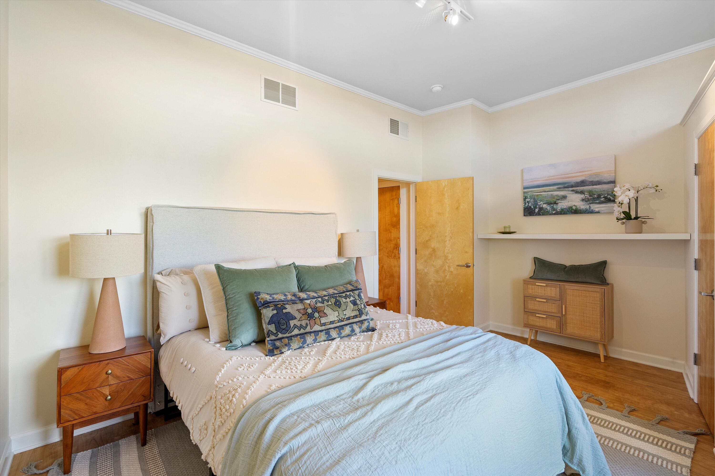 110 Richmond Drive SE 308