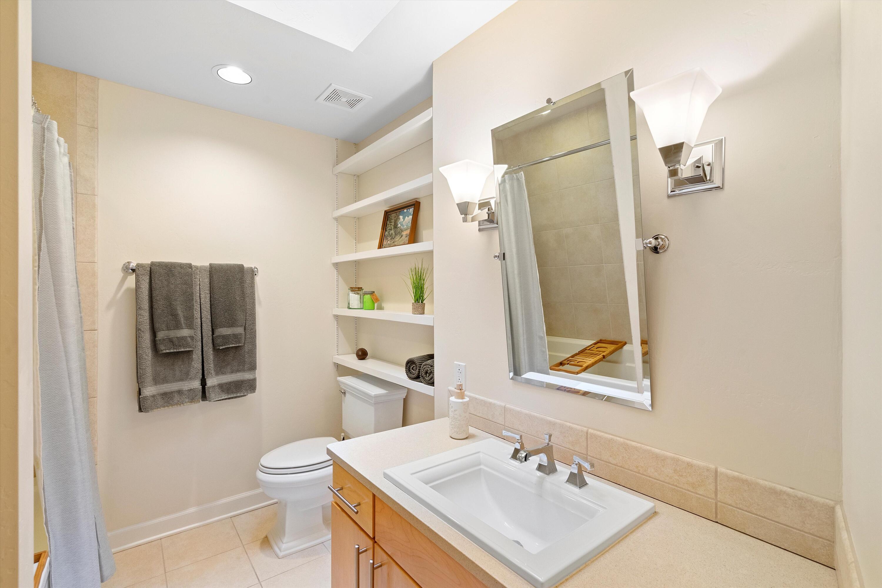 110 Richmond Drive SE 308