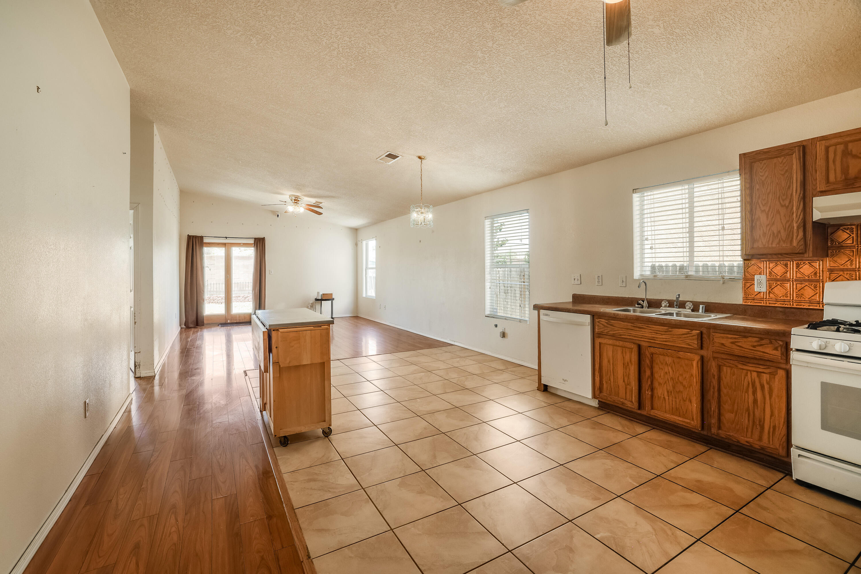 931 BLACKBIRD Drive SW