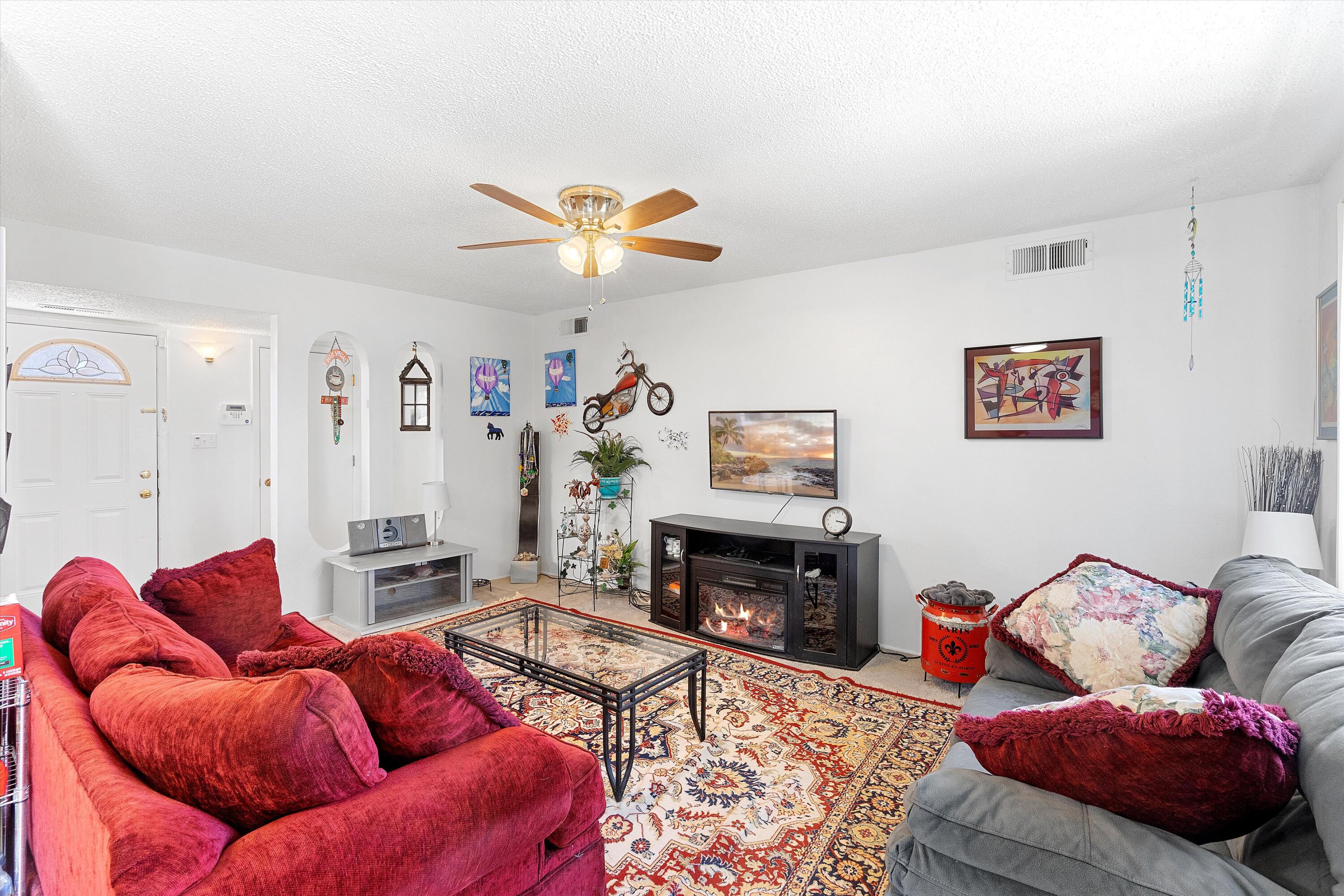 406 Las Marias Drive SE