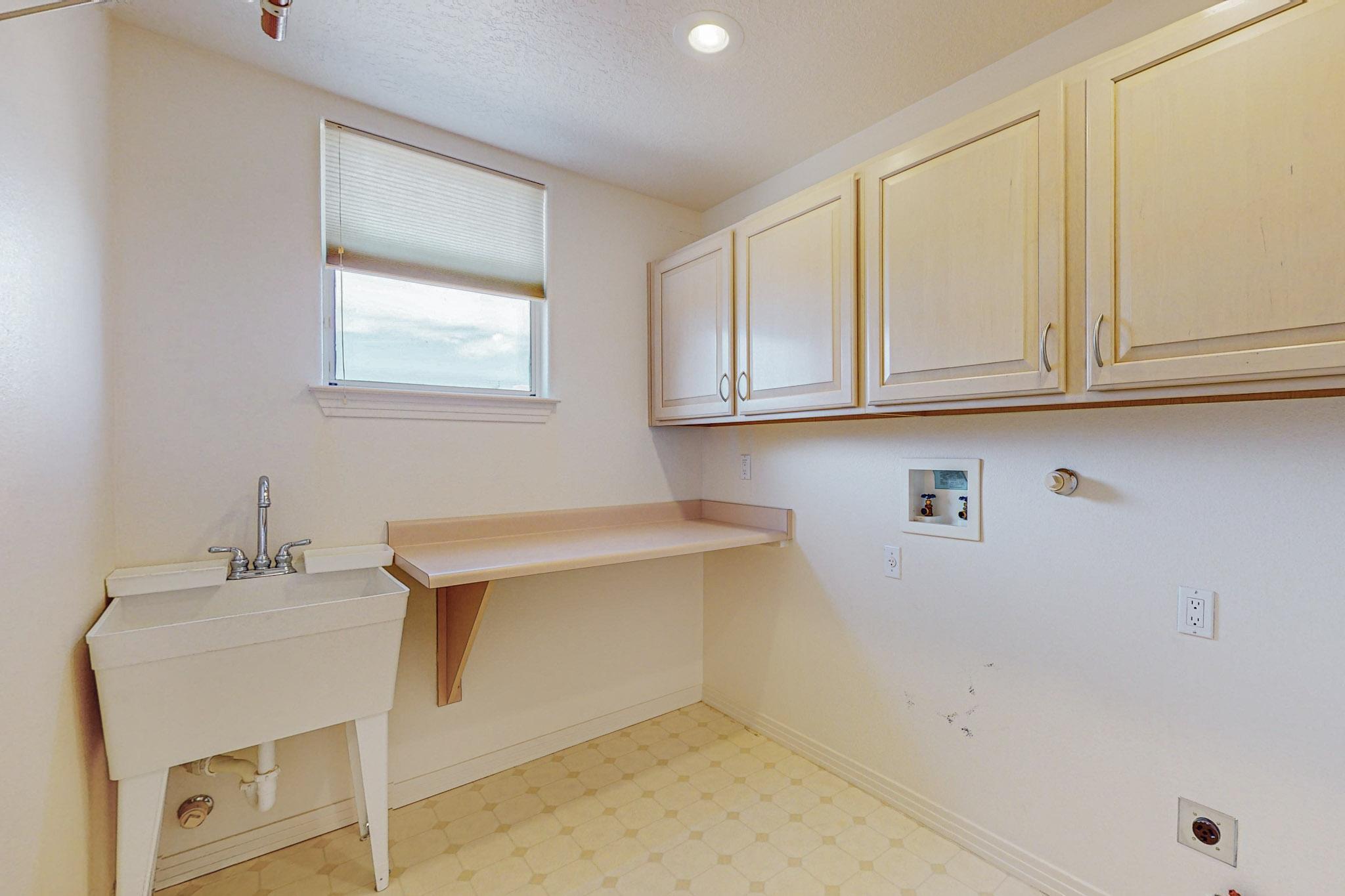 8203 Indigo Court NE