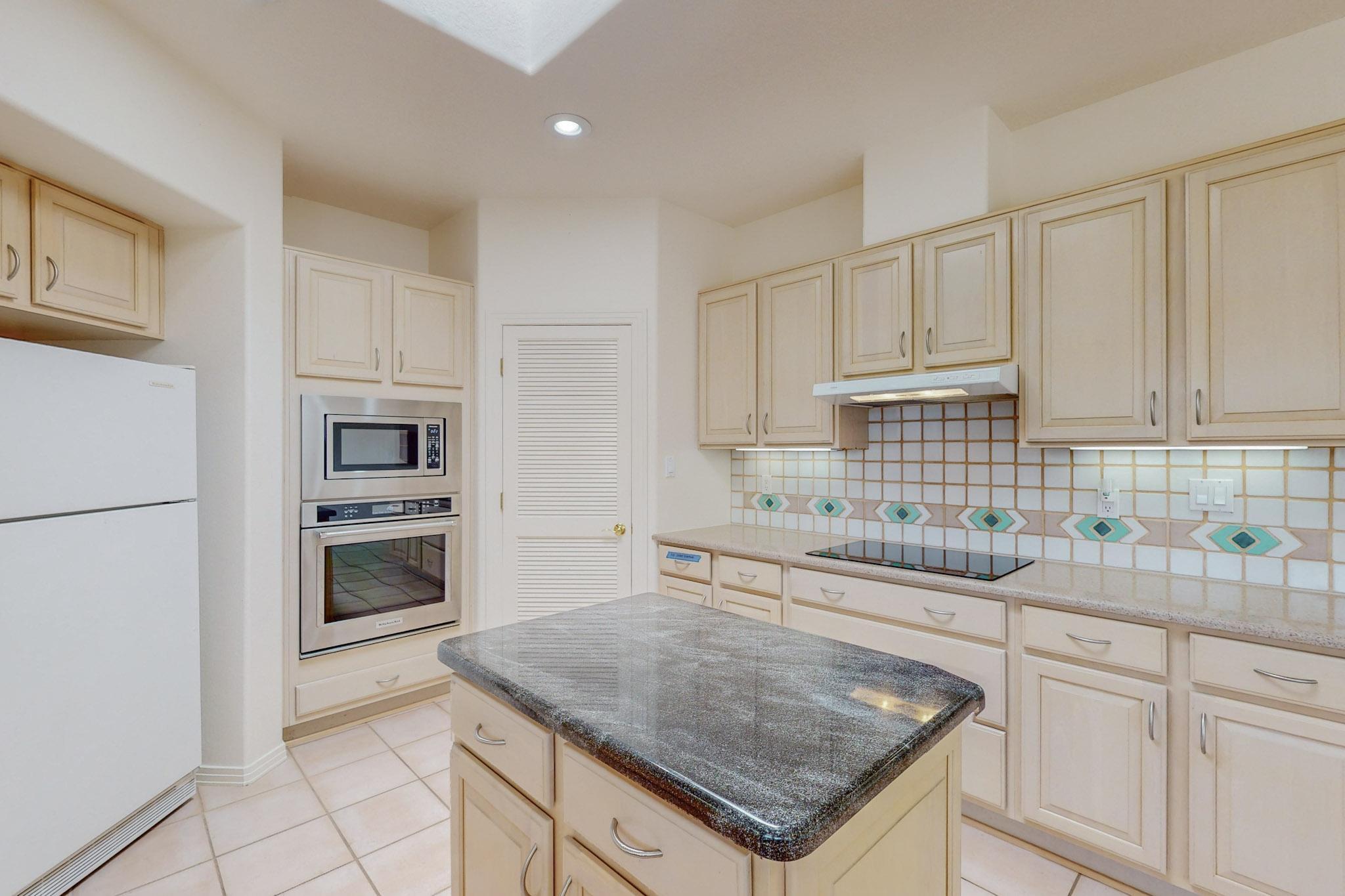 8203 Indigo Court NE