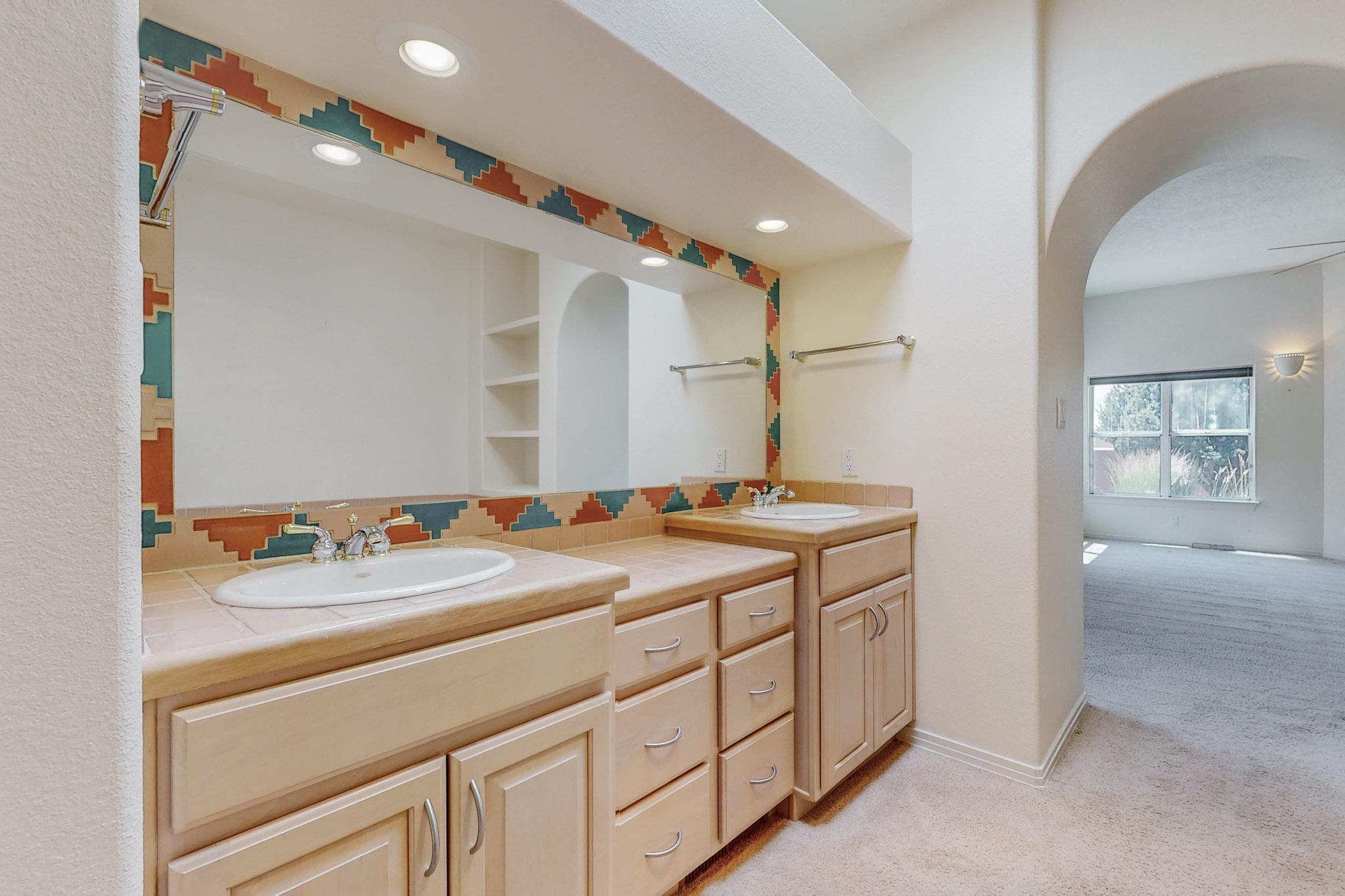 8203 Indigo Court NE