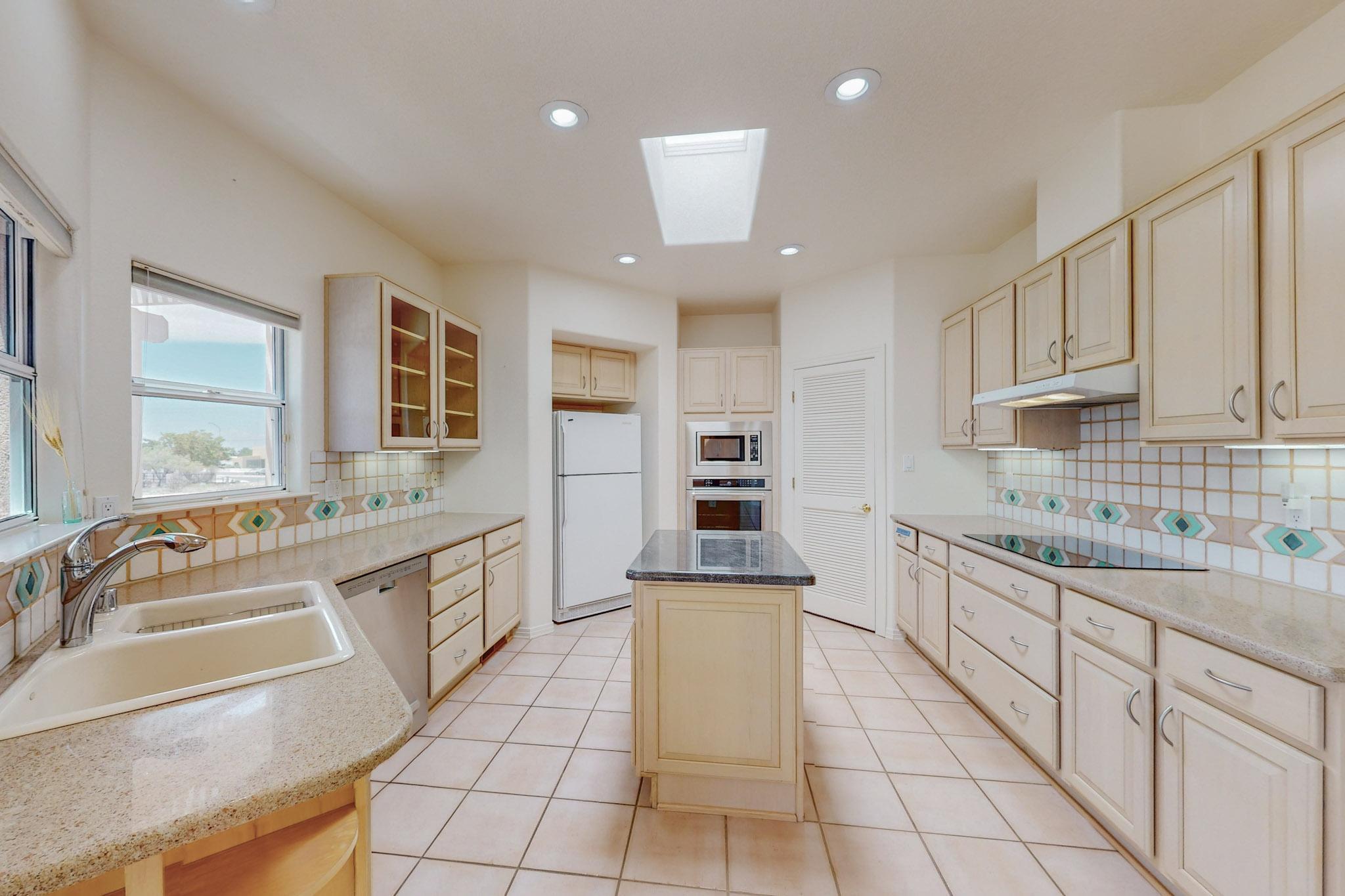 8203 Indigo Court NE