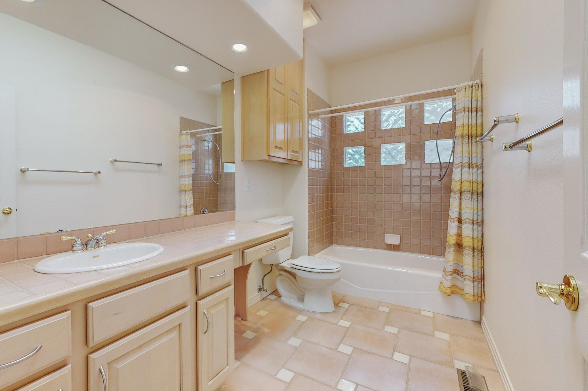 8203 Indigo Court NE