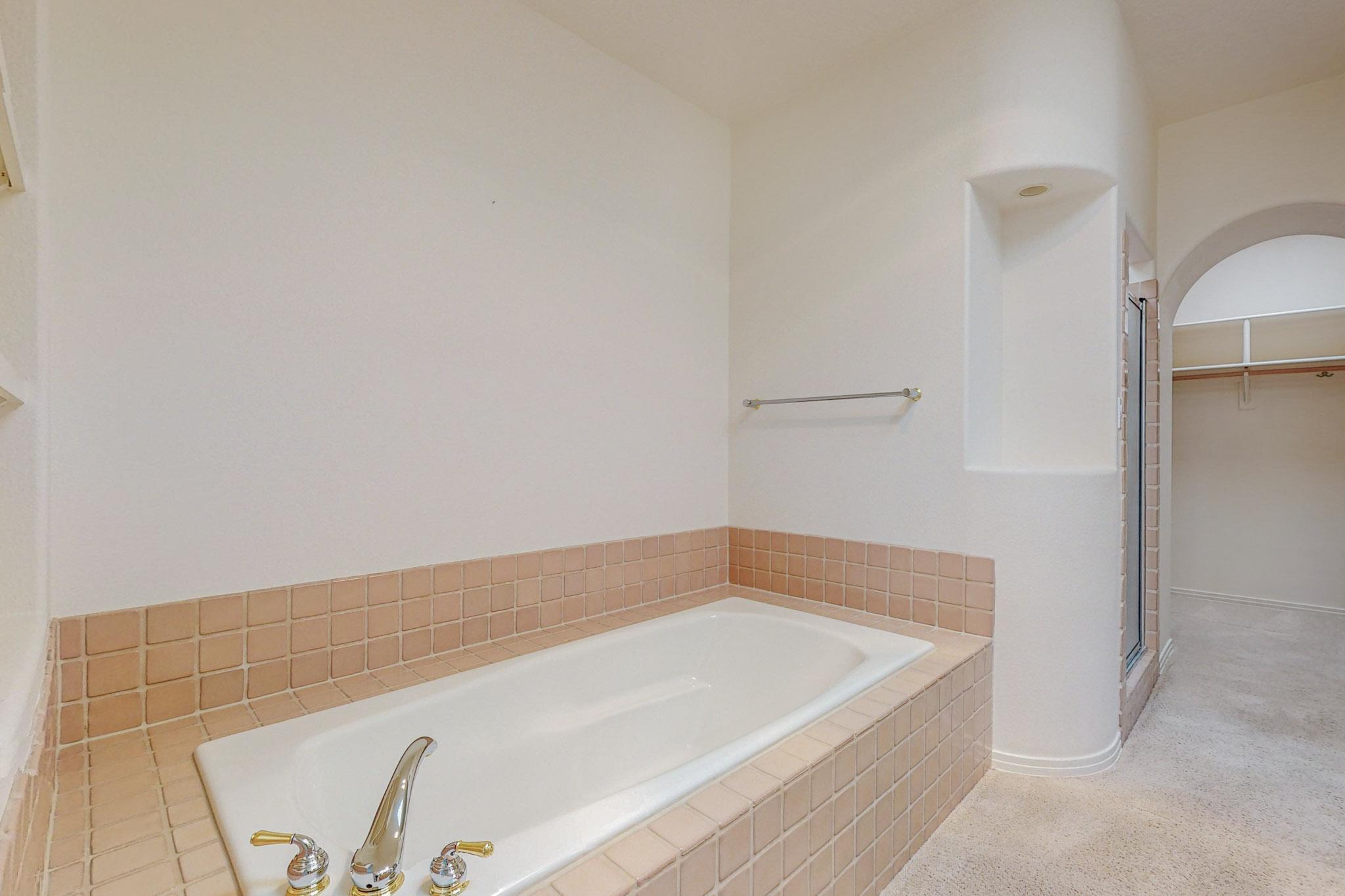 8203 Indigo Court NE