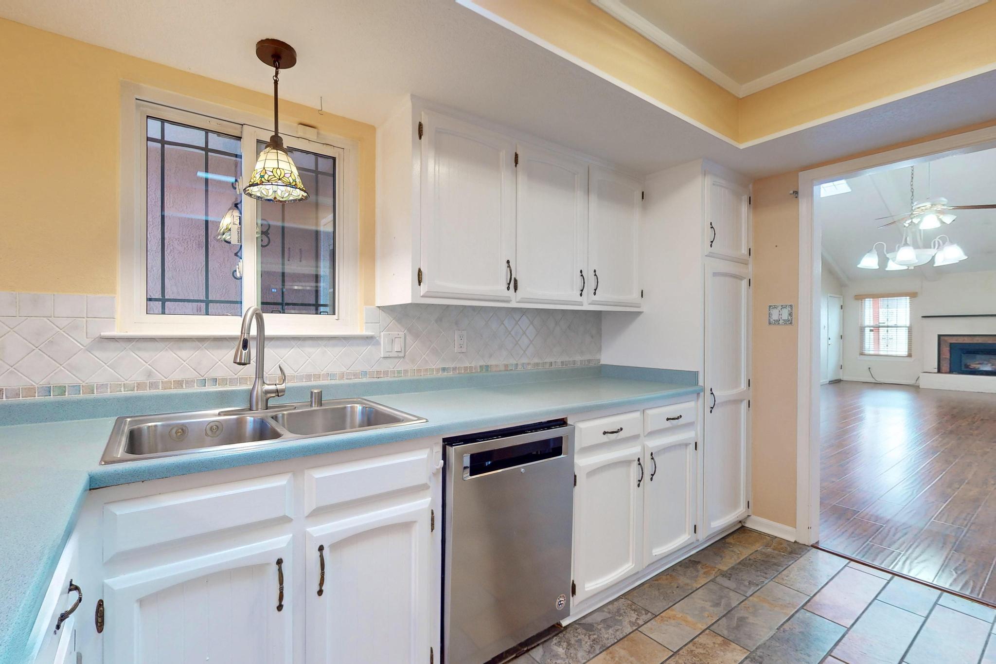 6041 Katson Avenue NE