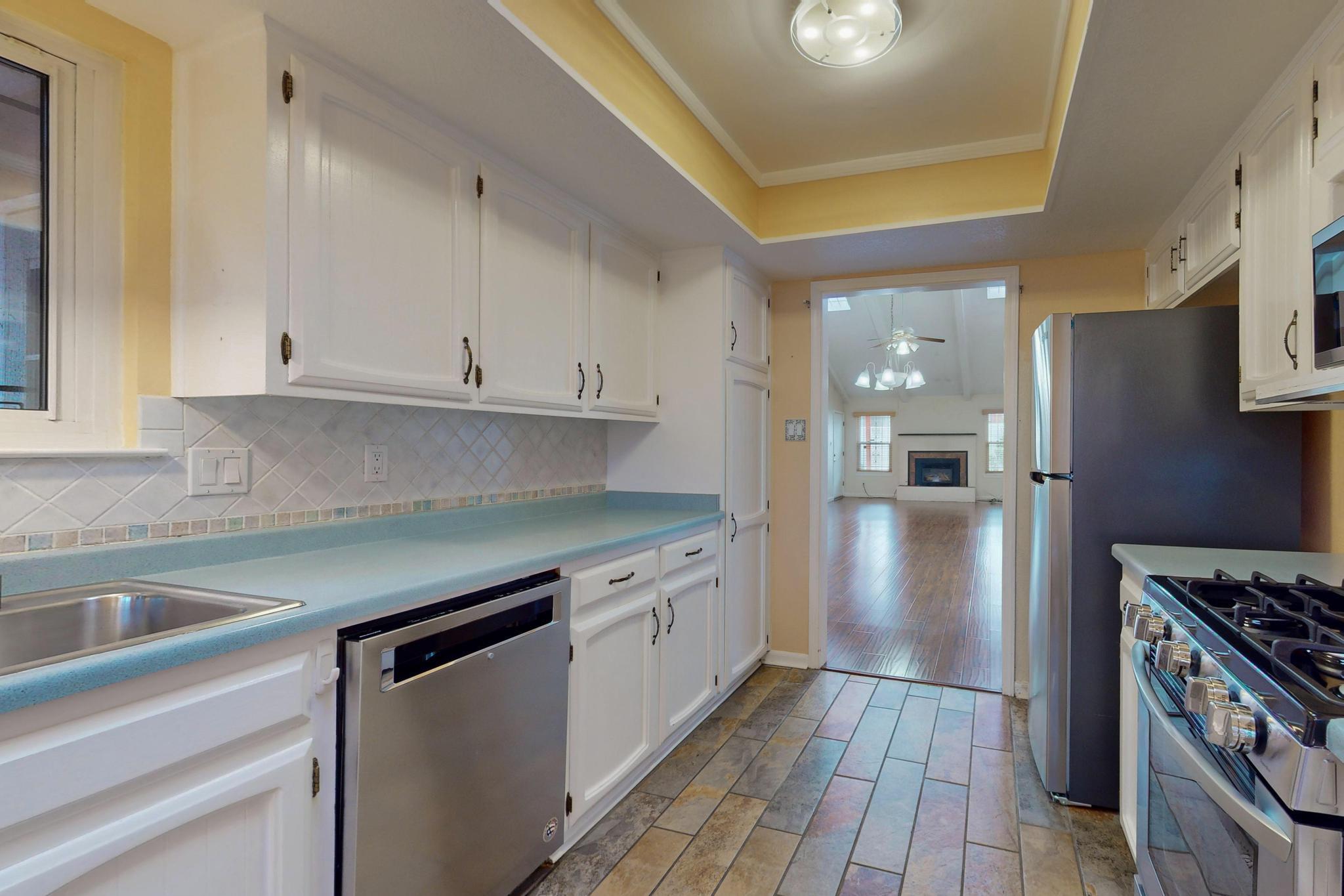 6041 Katson Avenue NE