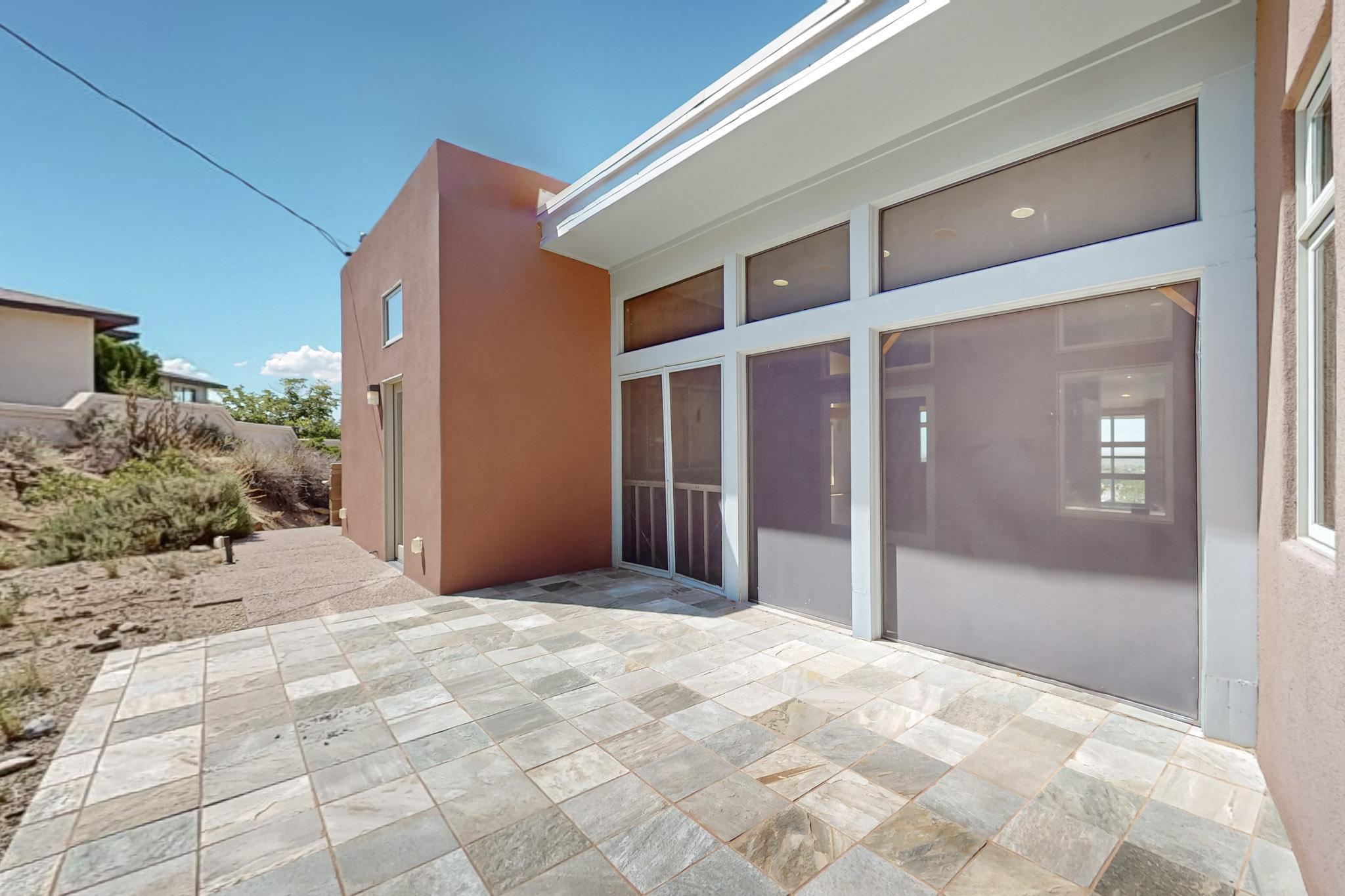 406 Camino De La Sierra NE