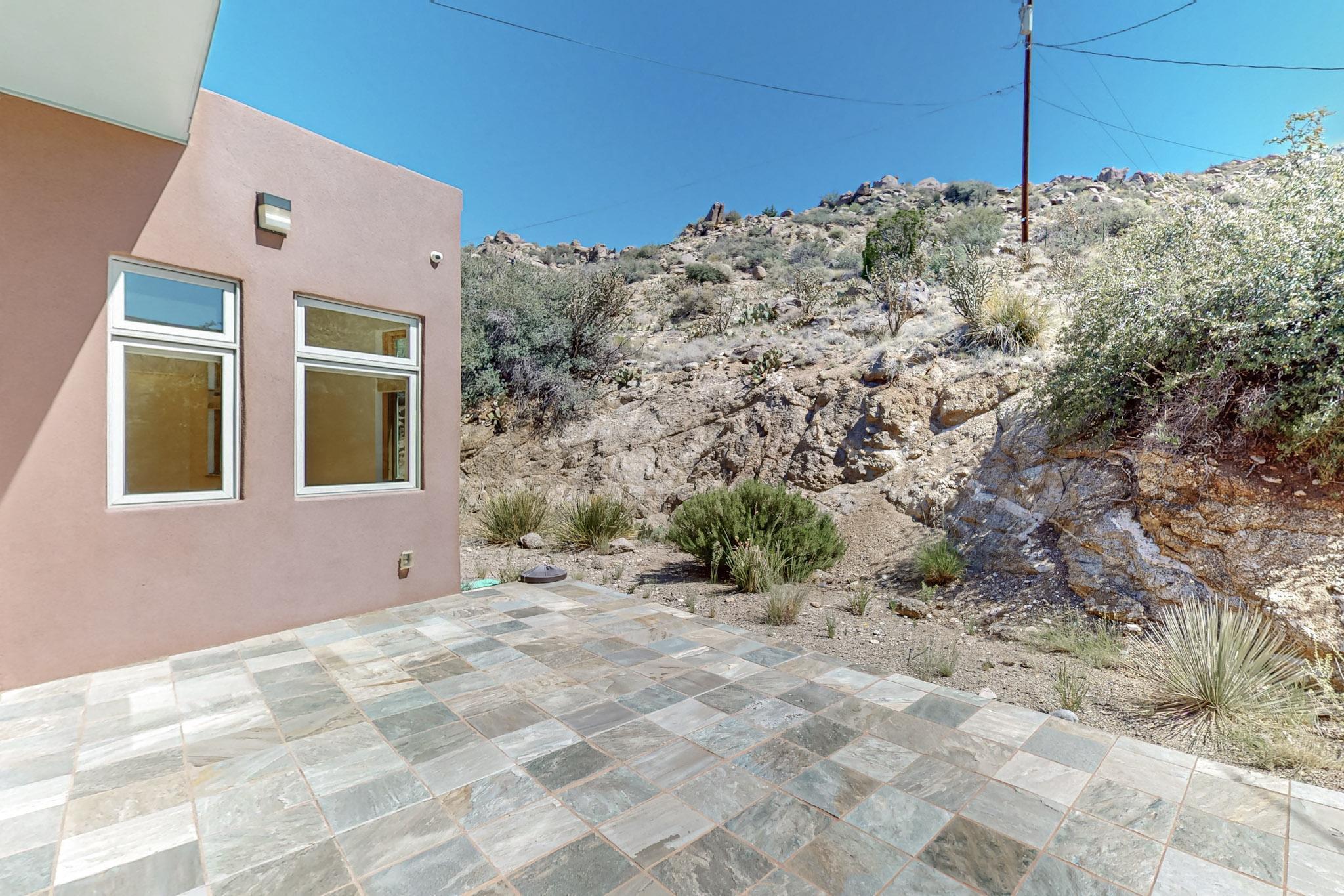 406 Camino De La Sierra NE