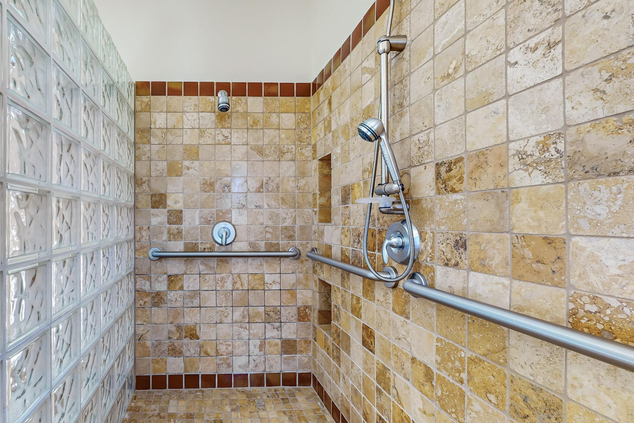 406 Camino De La Sierra NE