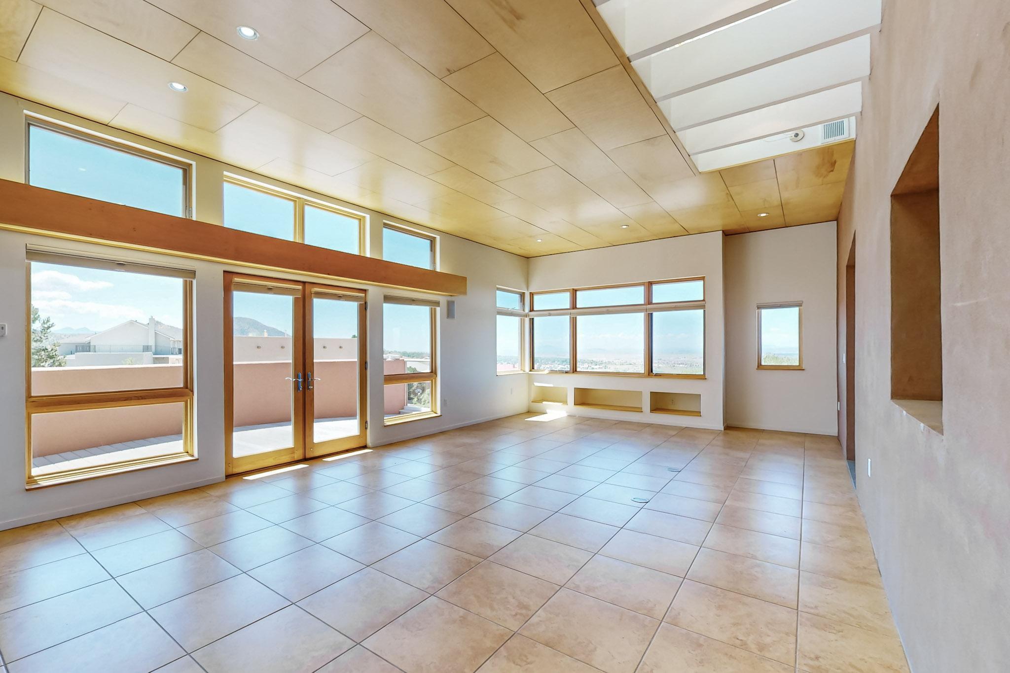 406 Camino De La Sierra NE