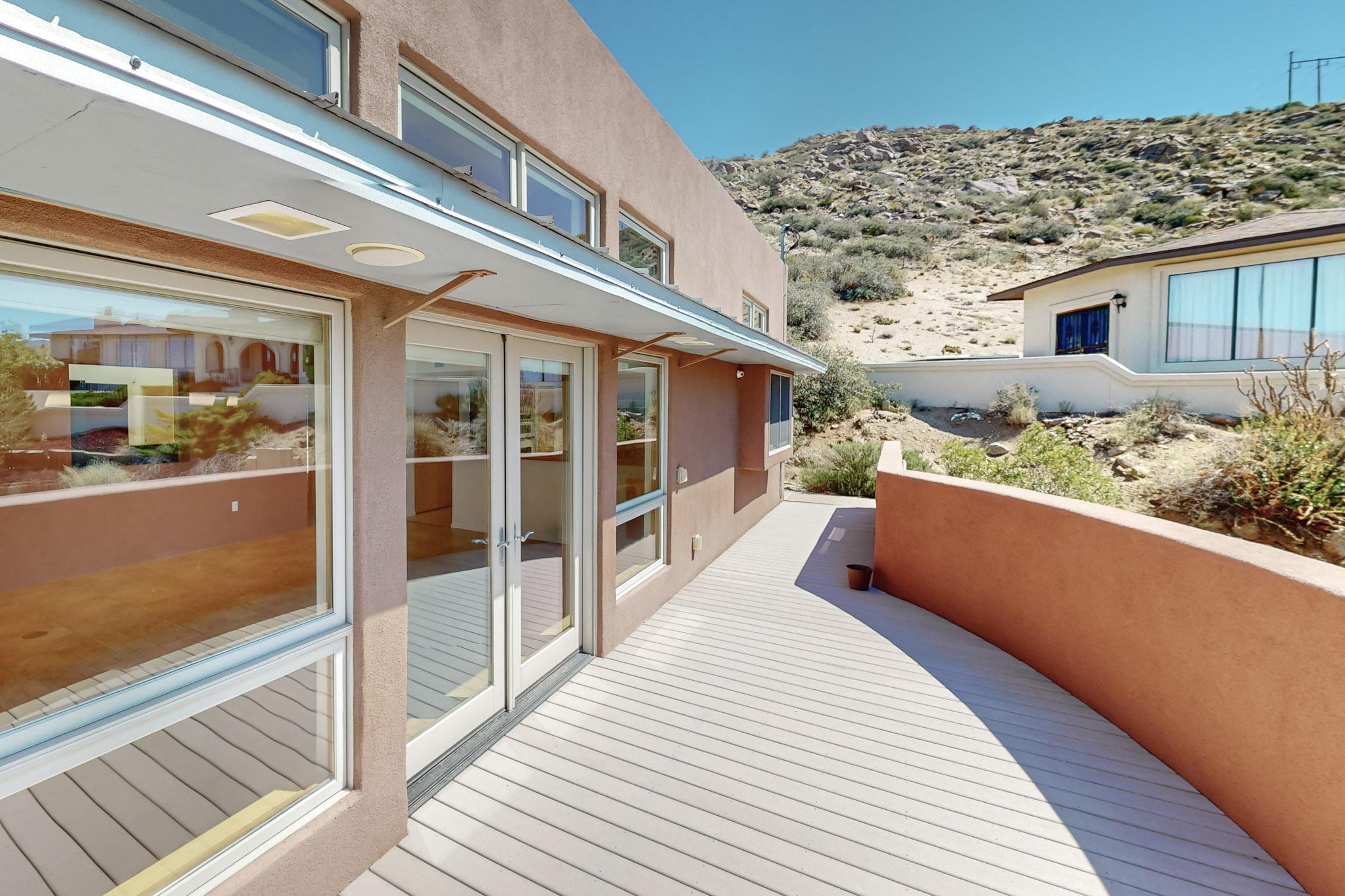 406 Camino De La Sierra NE