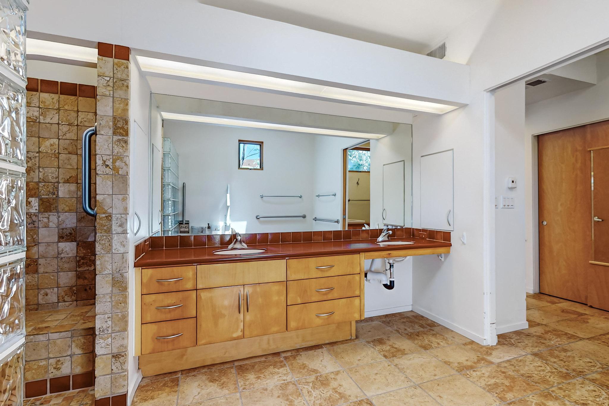 406 Camino De La Sierra NE