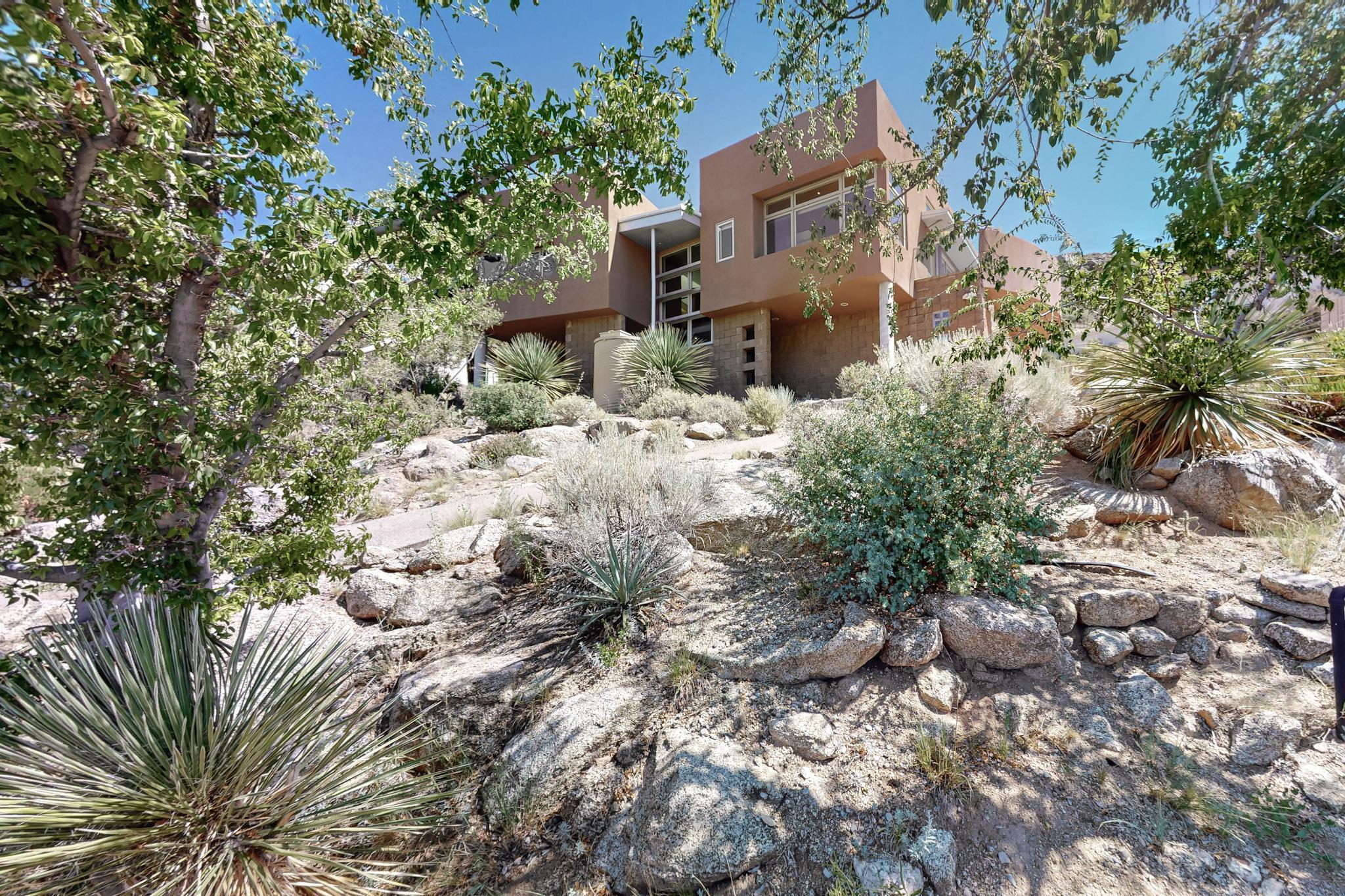 406 Camino De La Sierra NE