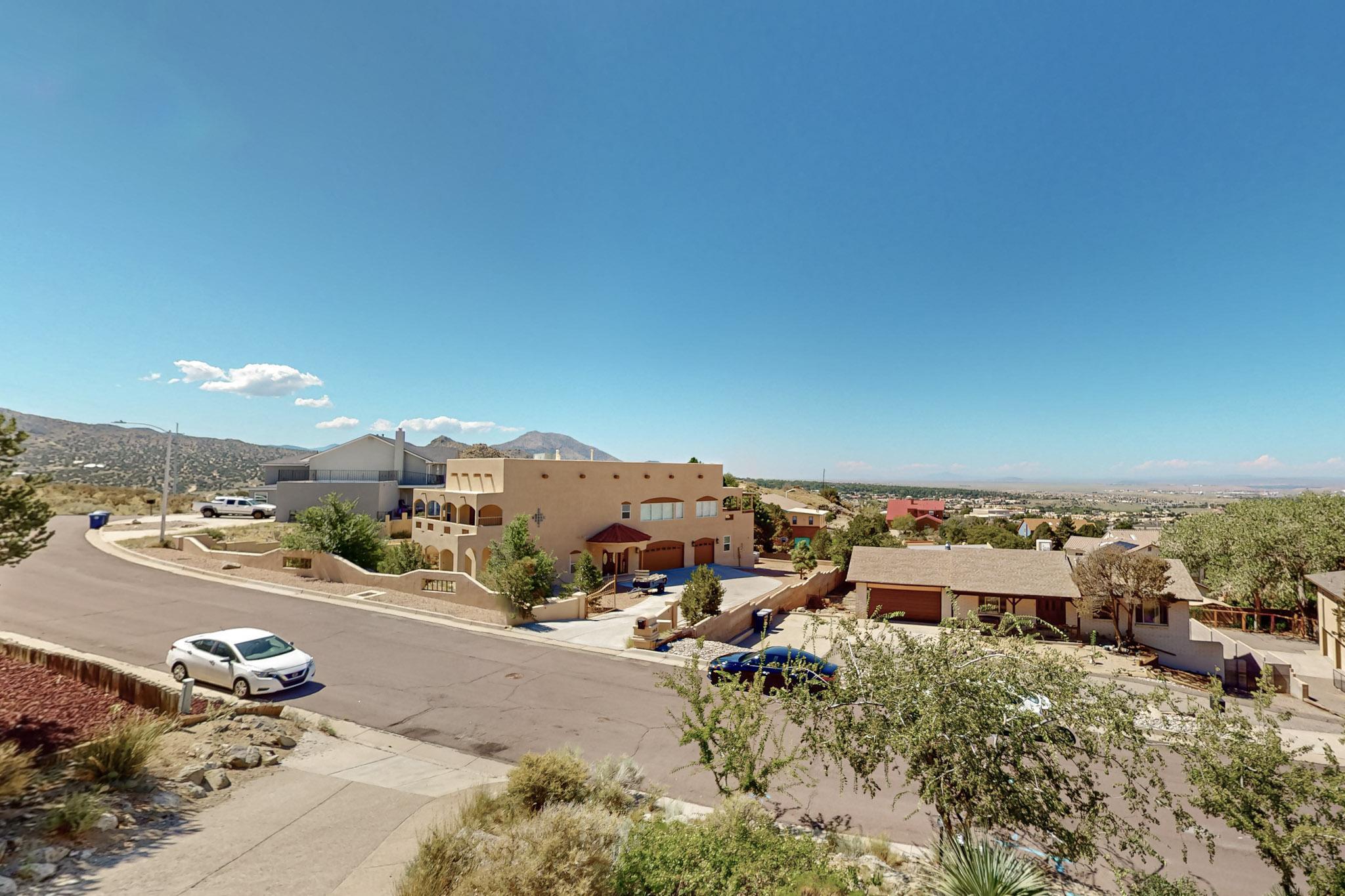 406 Camino De La Sierra NE