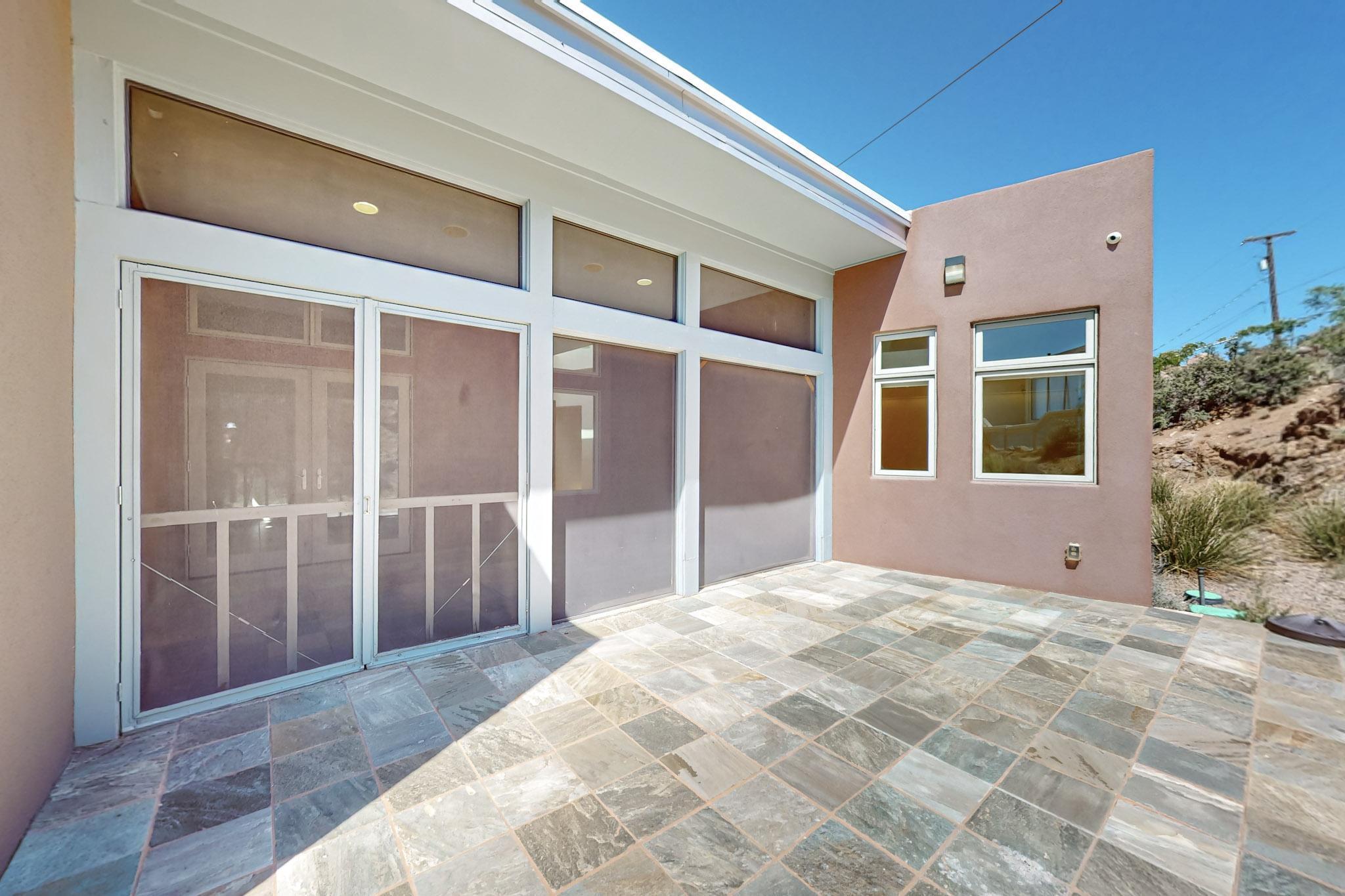 406 Camino De La Sierra NE