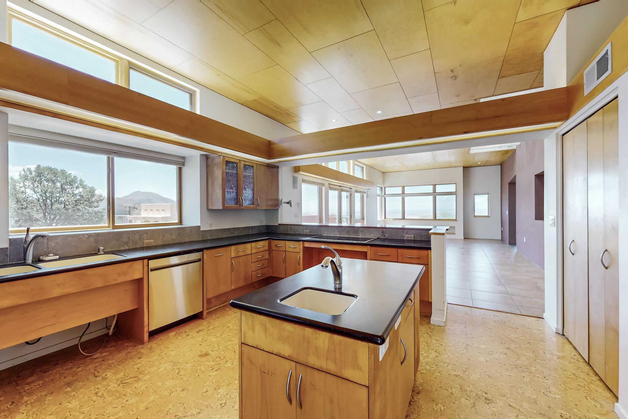 406 Camino De La Sierra NE