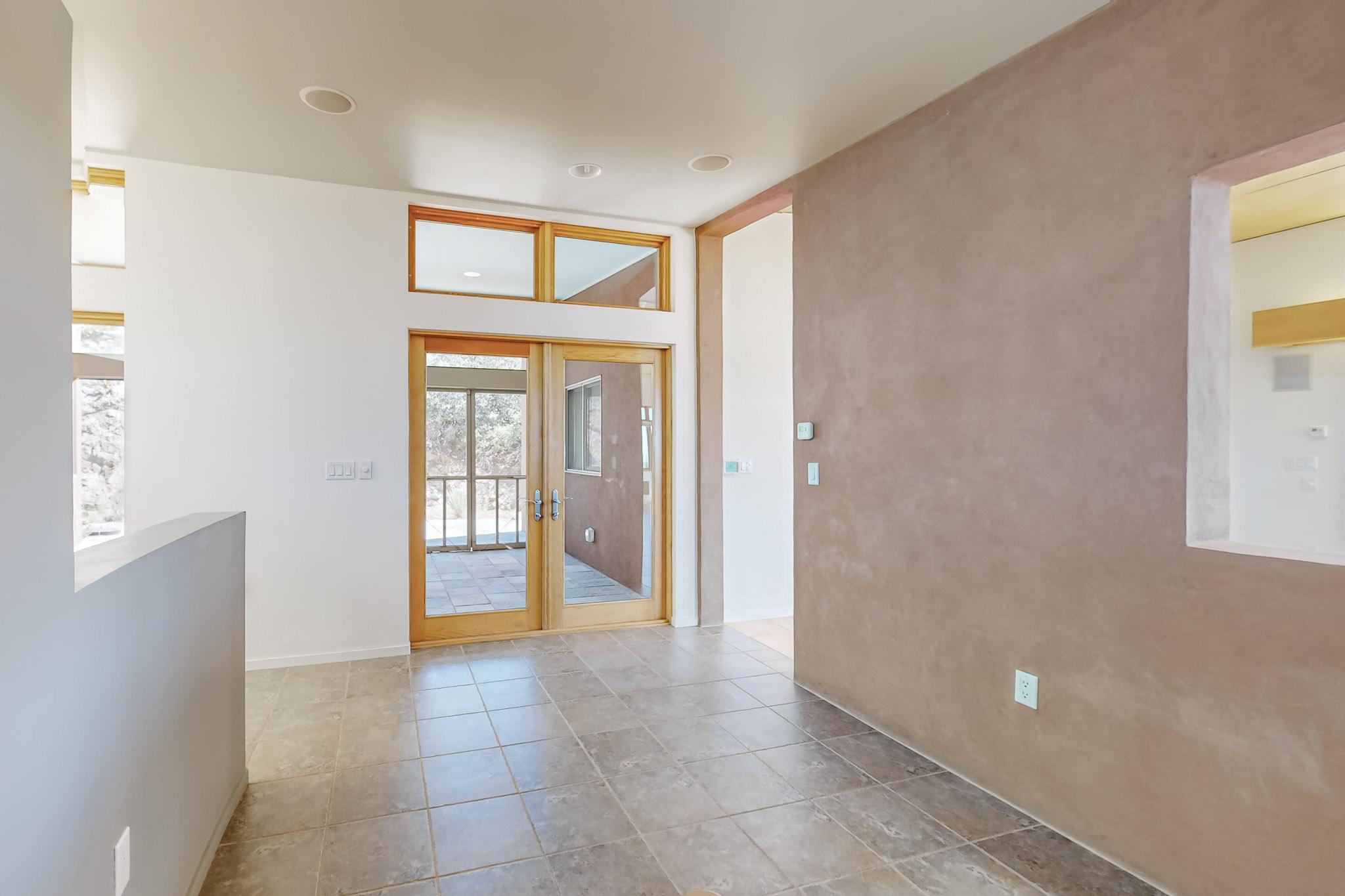 406 Camino De La Sierra NE