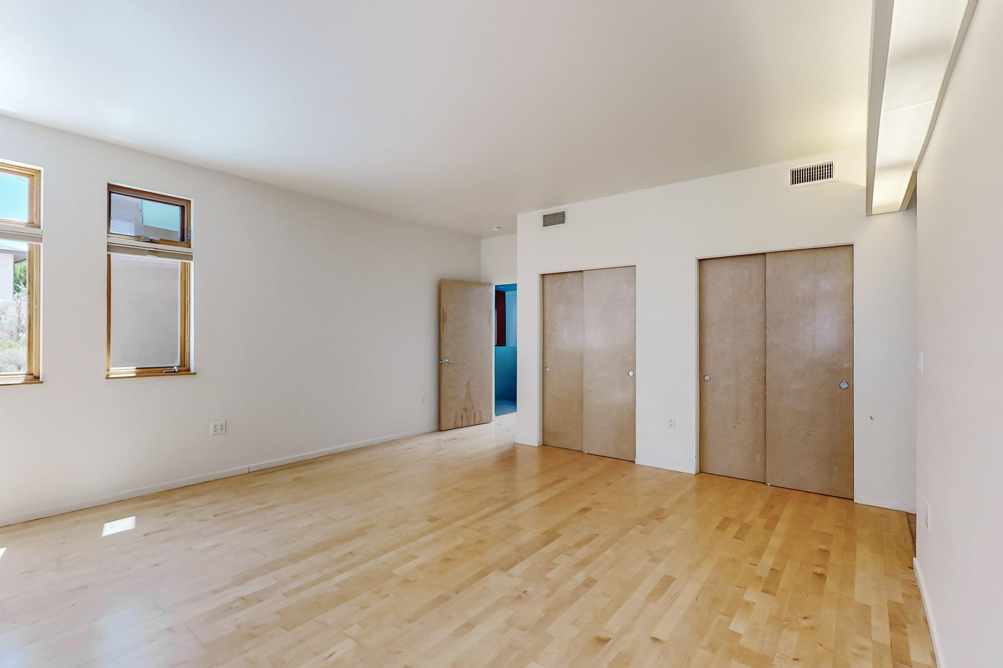 406 Camino De La Sierra NE