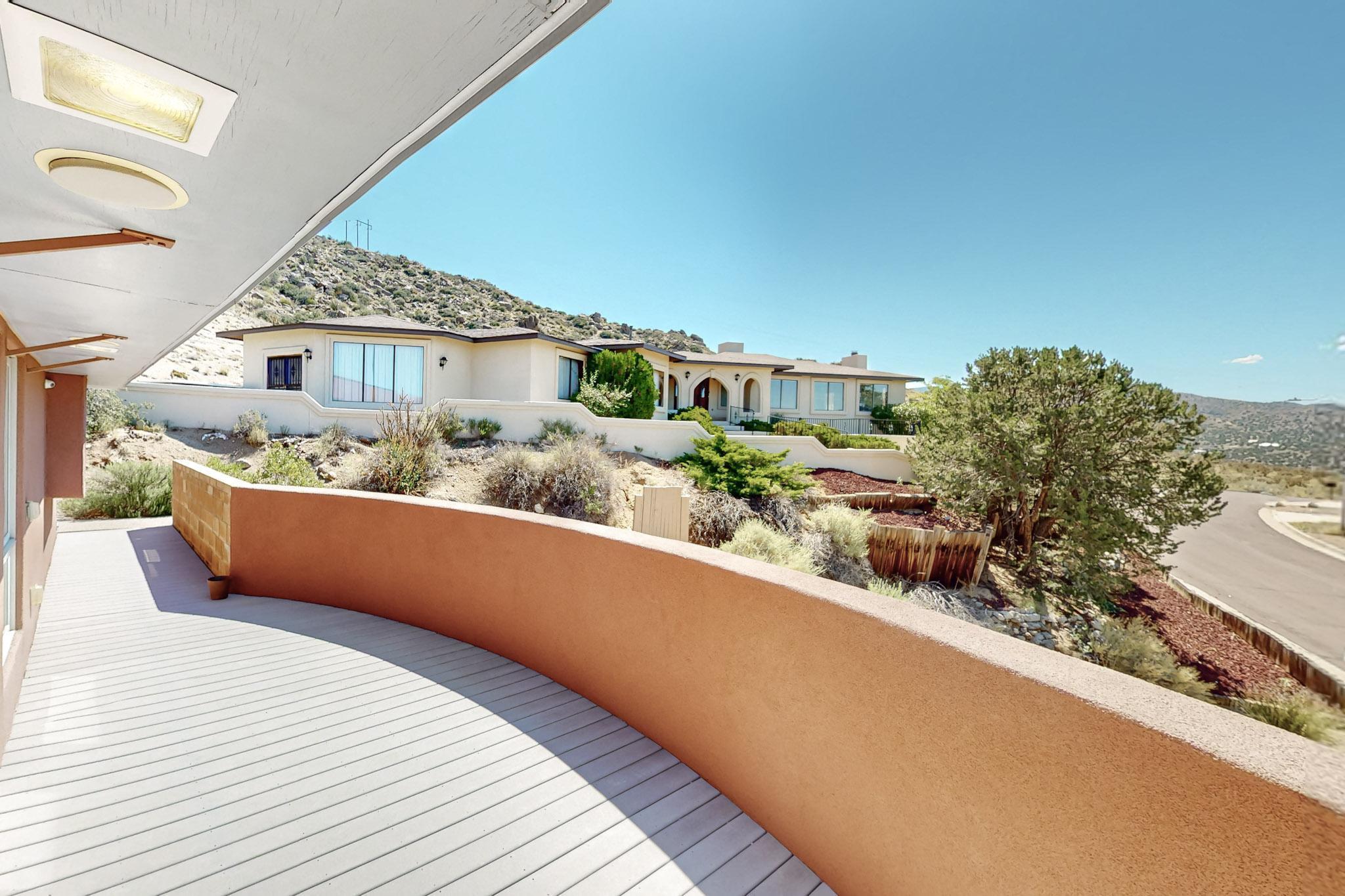 406 Camino De La Sierra NE