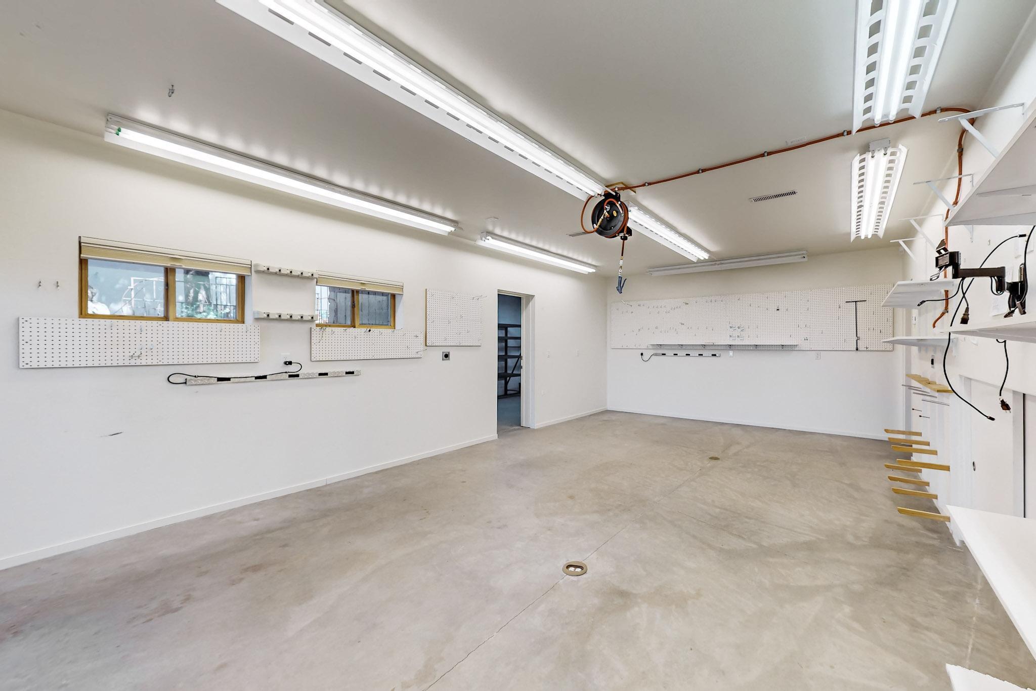 406 Camino De La Sierra NE