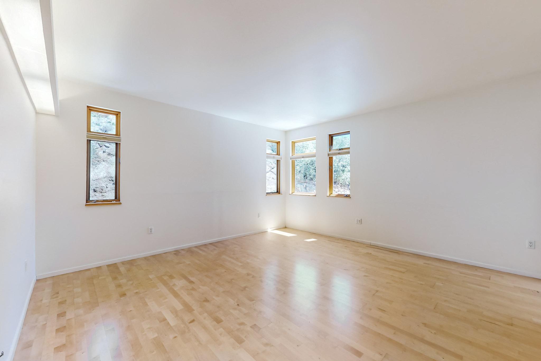 406 Camino De La Sierra NE