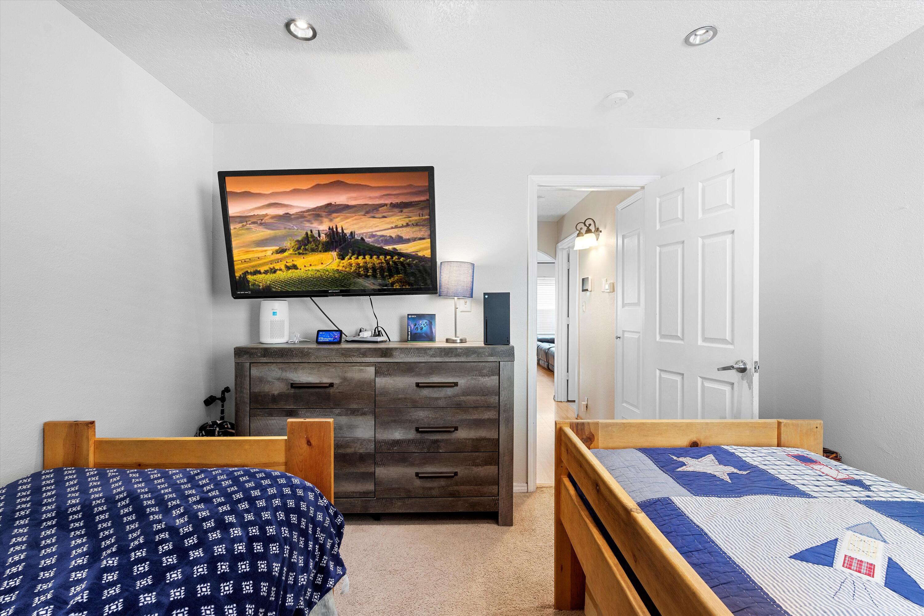 5904 NIGHT SHADOW Avenue NW